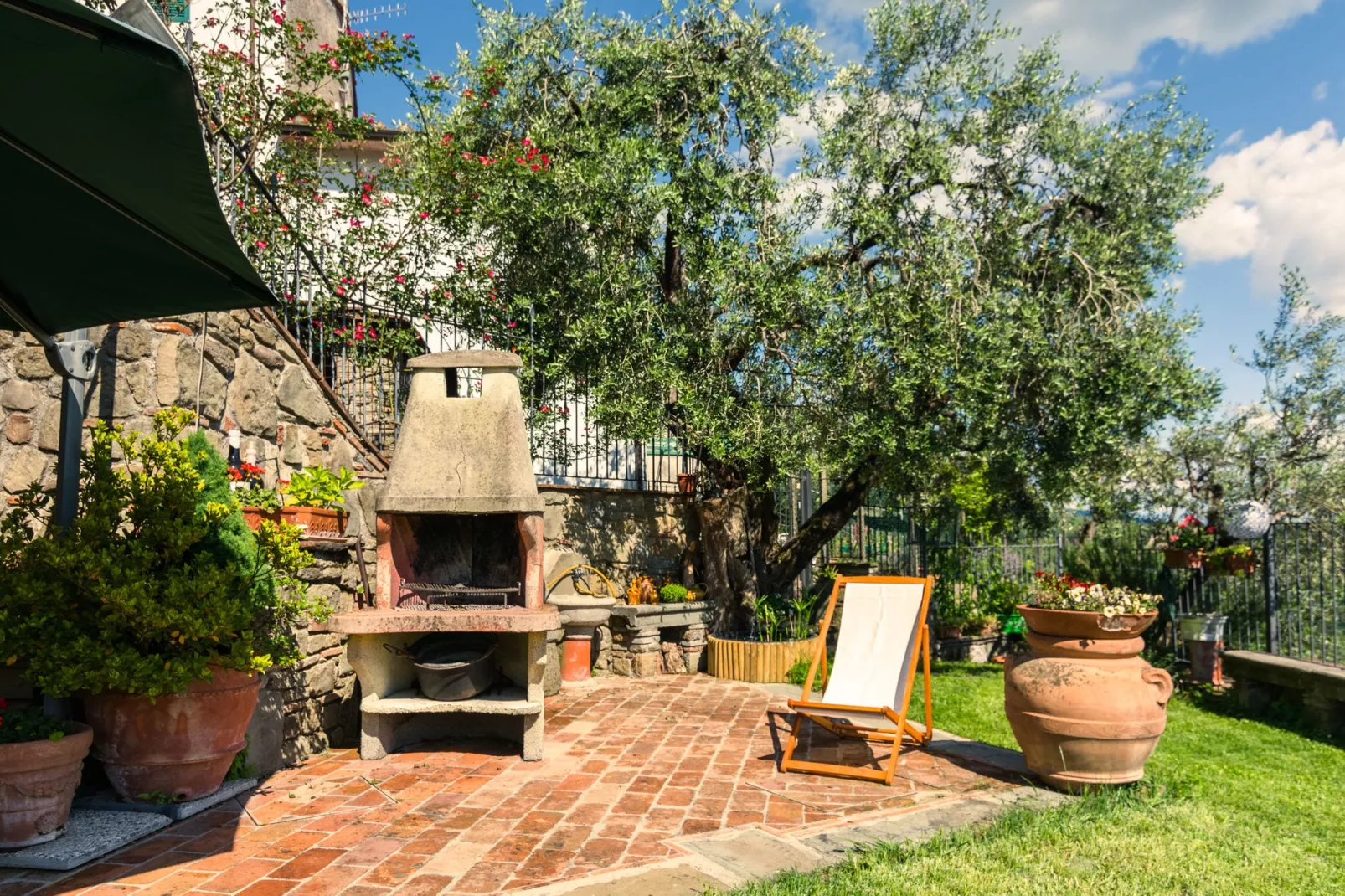 Villa Luciana-Gardens summer