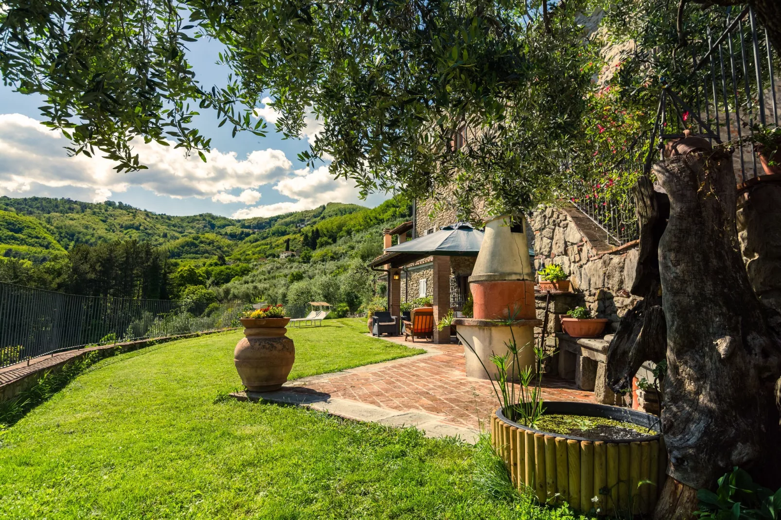 Villa Luciana-Gardens summer