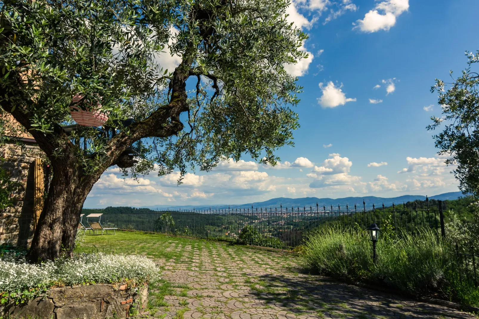Villa Luciana-Gardens summer