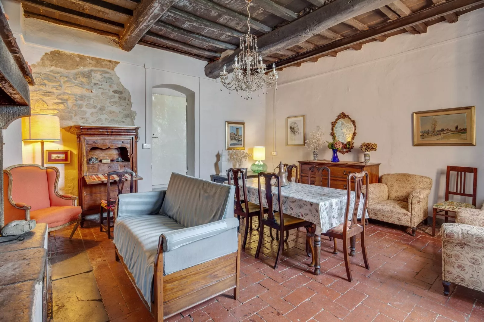 Sud-Living room