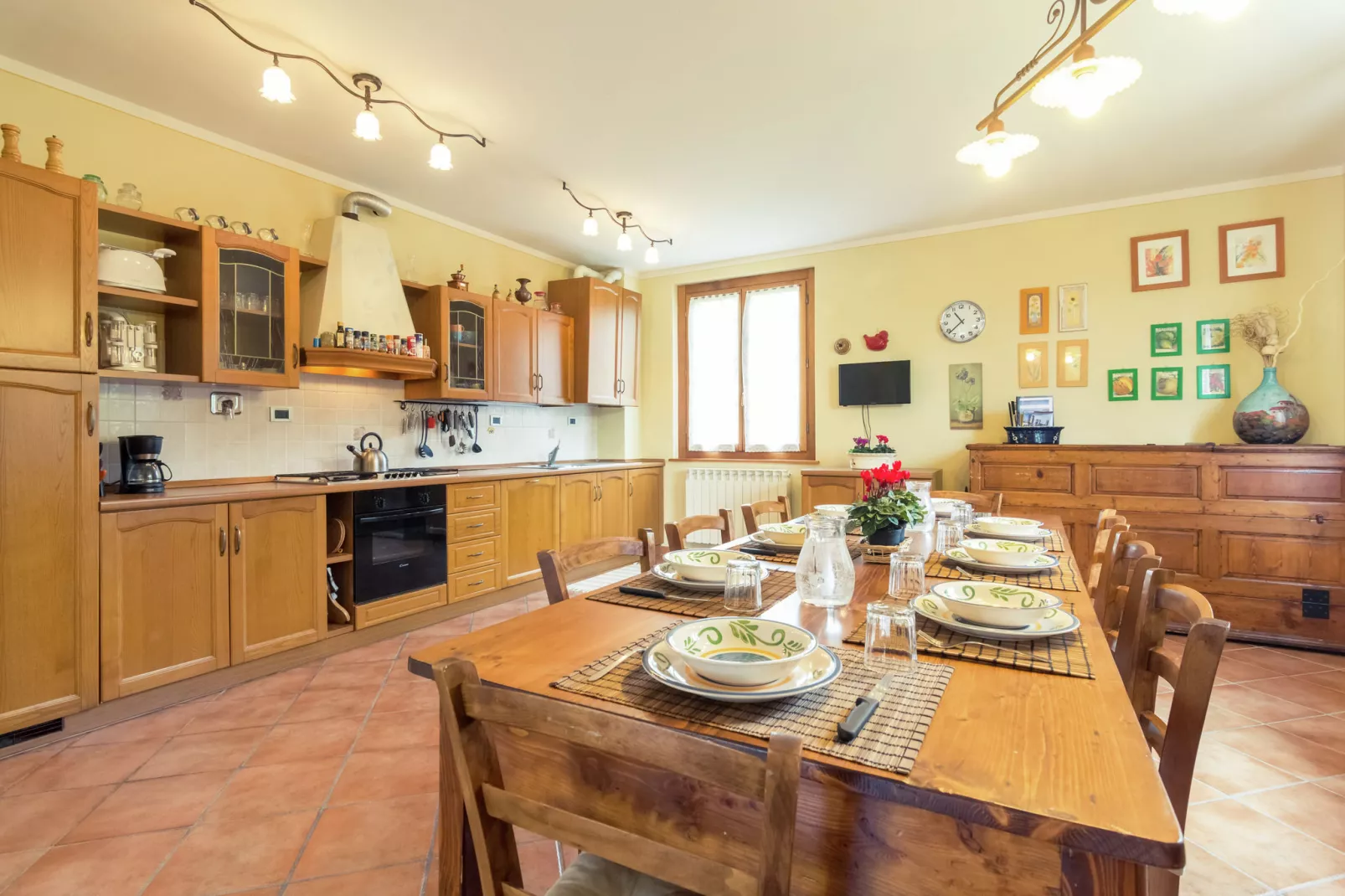 Villa a Loro Ciuffenna-Dining room