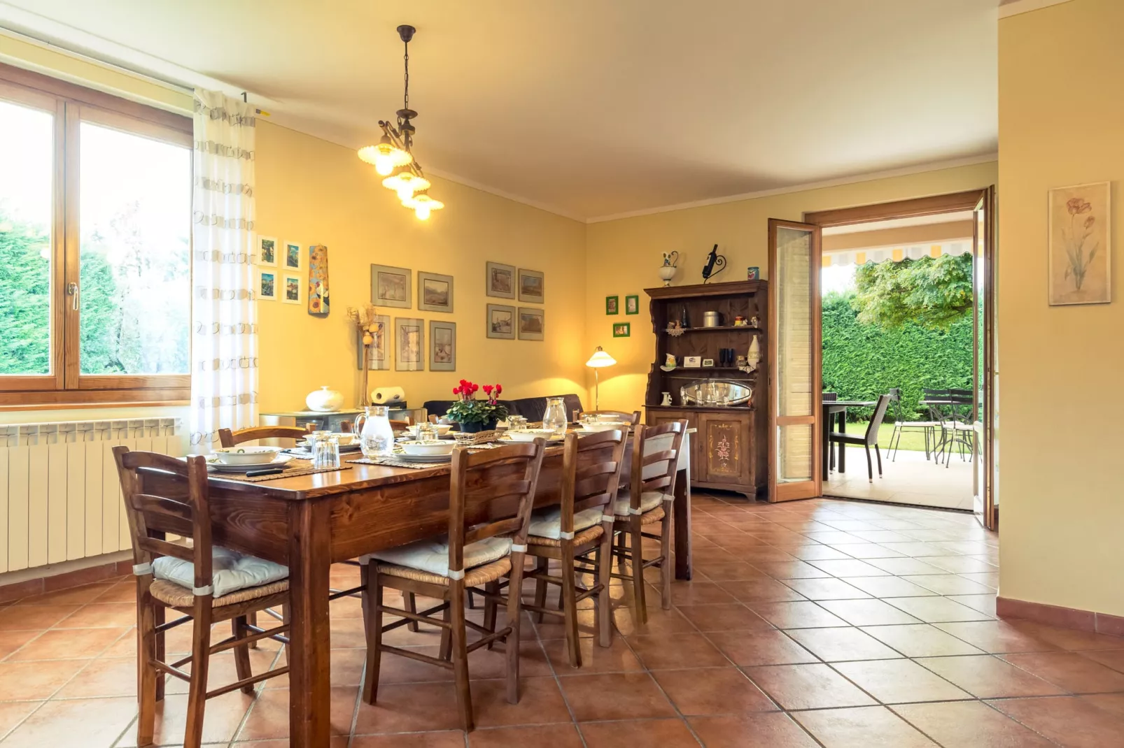 Villa a Loro Ciuffenna-Dining room