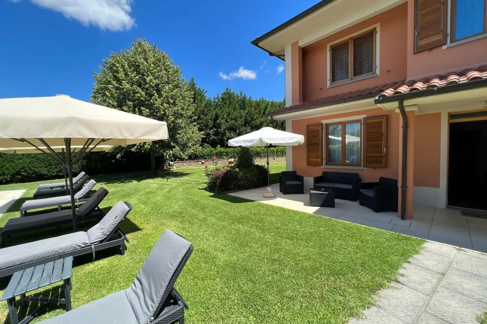 Villa a Loro Ciuffenna-Gardens summer