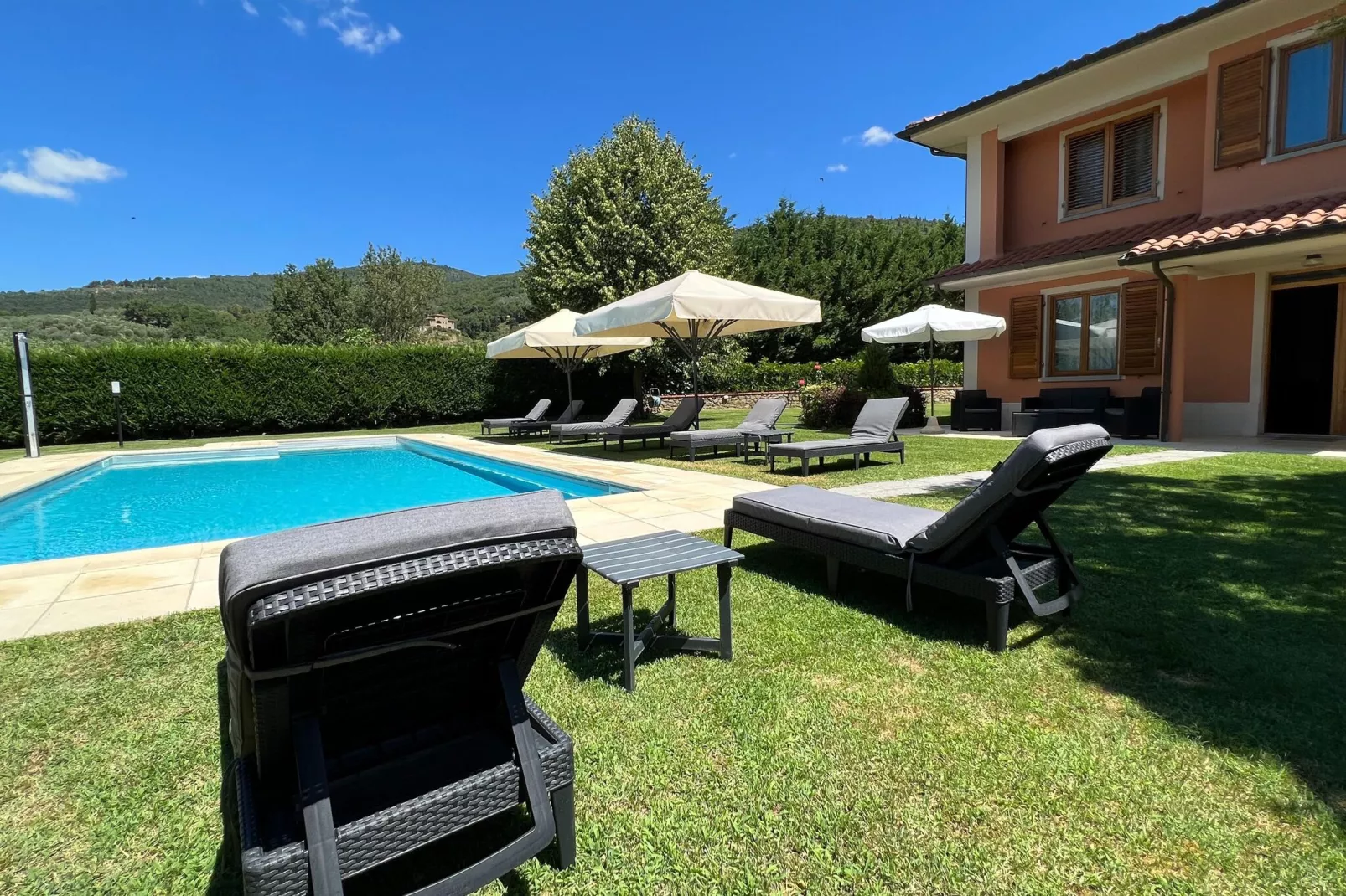 Otto a Loro Ciuffenna-Pool