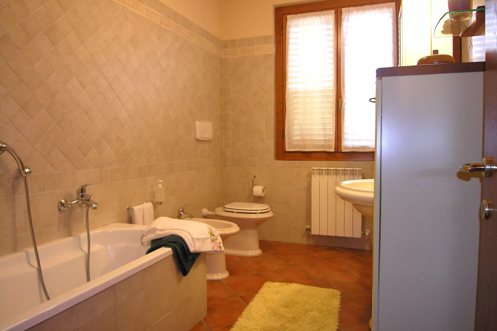 Otto a Loro Ciuffenna-Bathroom