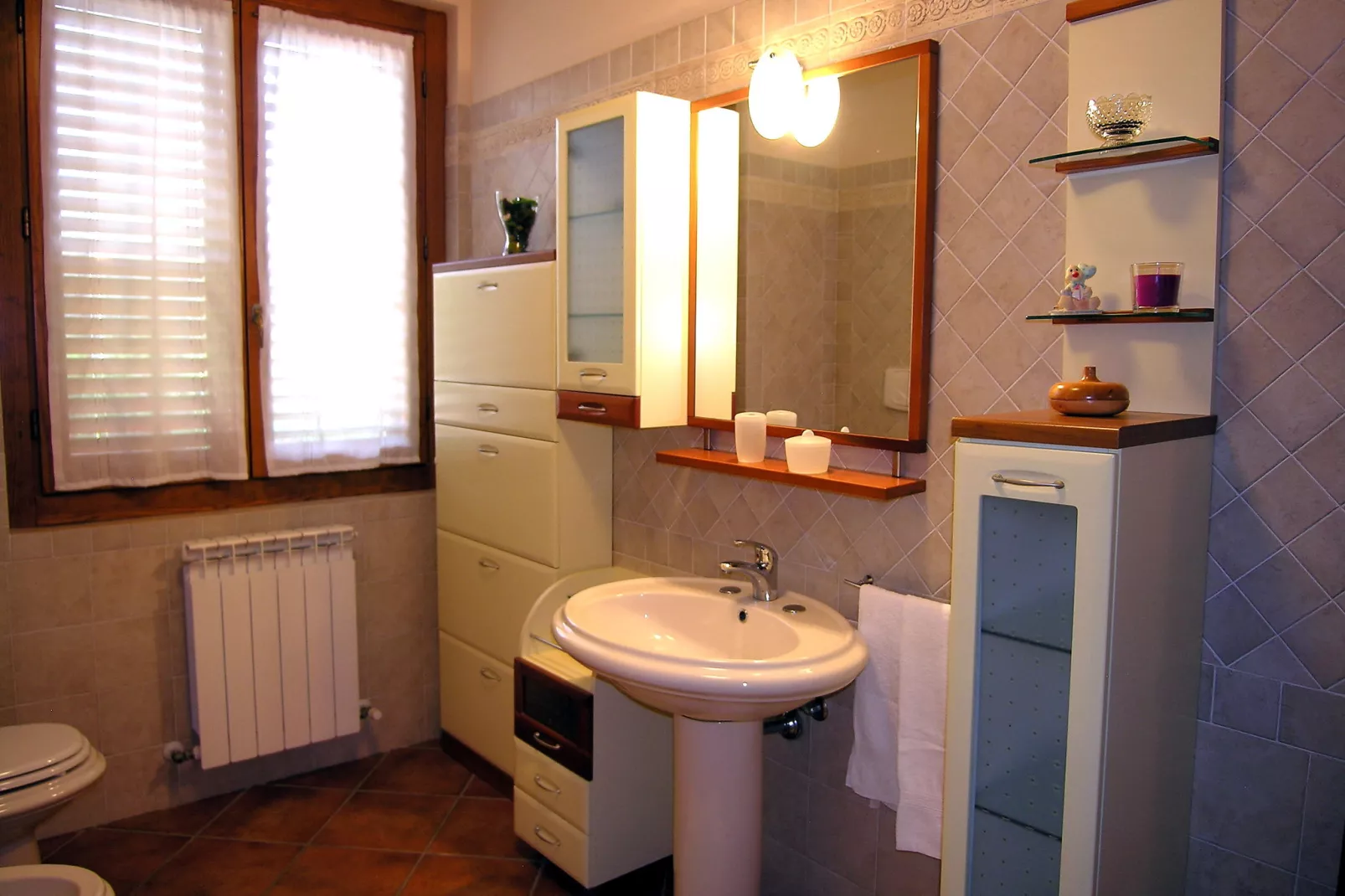 Otto a Loro Ciuffenna-Bathroom