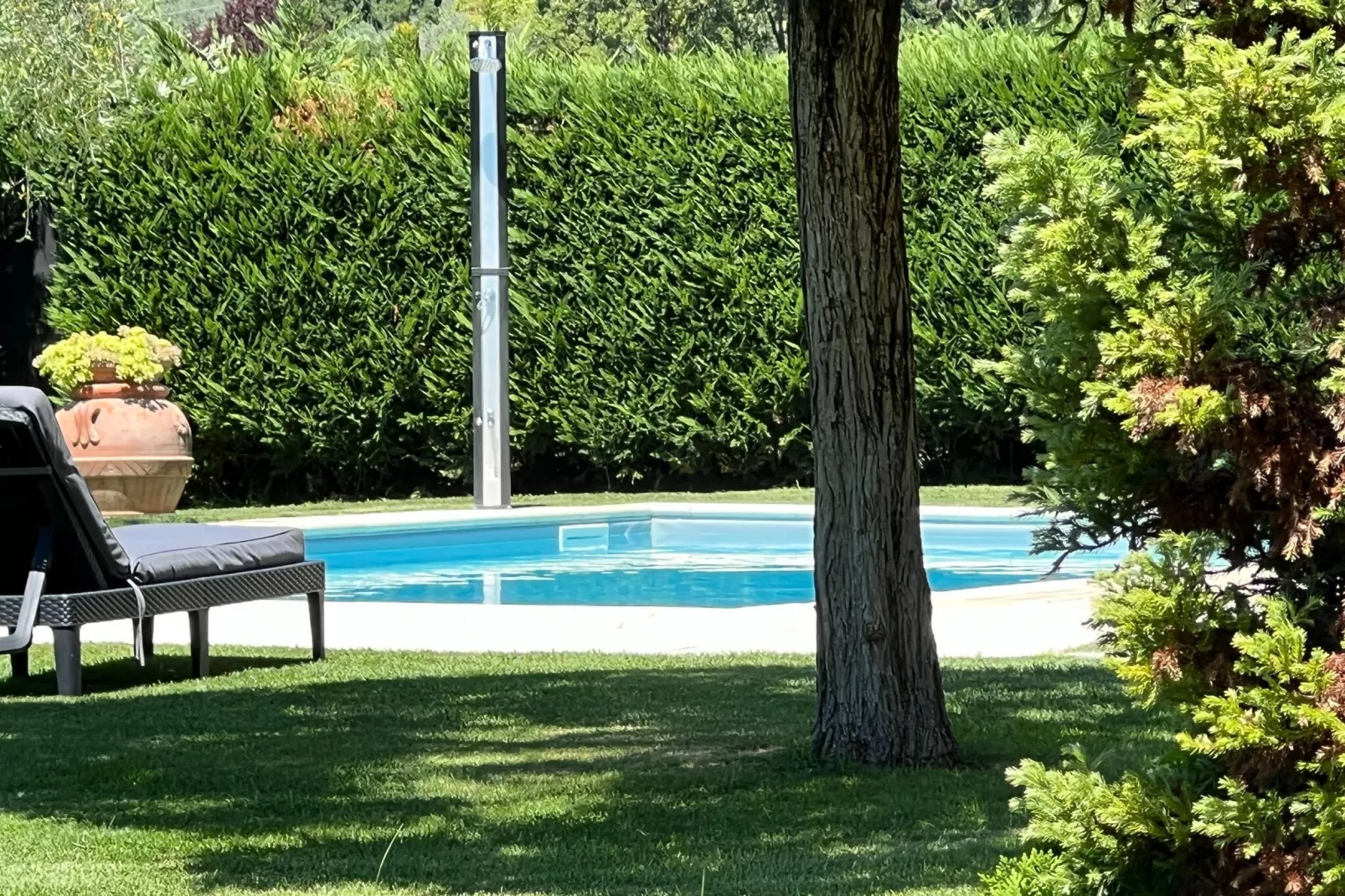 Otto a Loro Ciuffenna-Pool