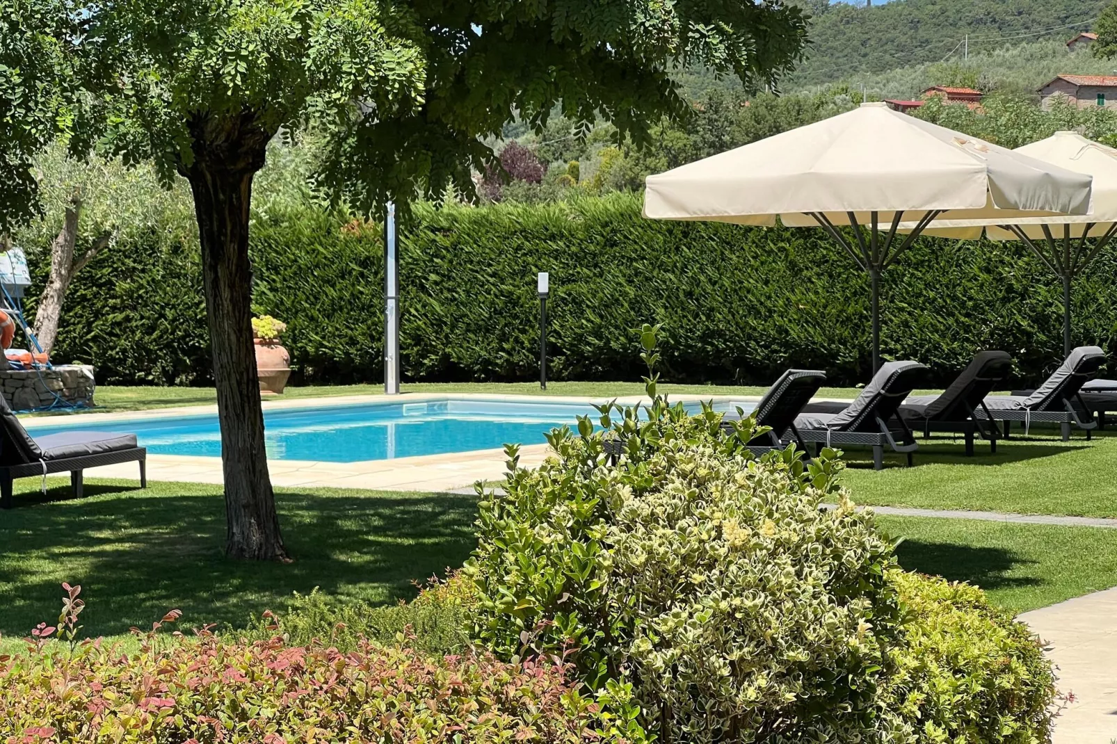 Otto a Loro Ciuffenna-Pool