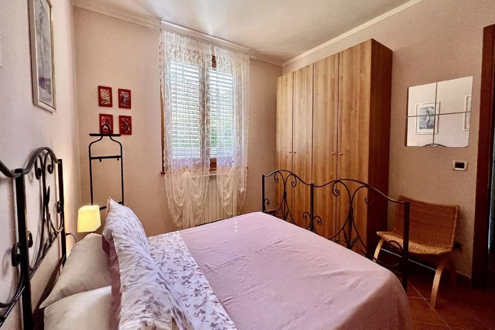 Otto a Loro Ciuffenna-Bedroom