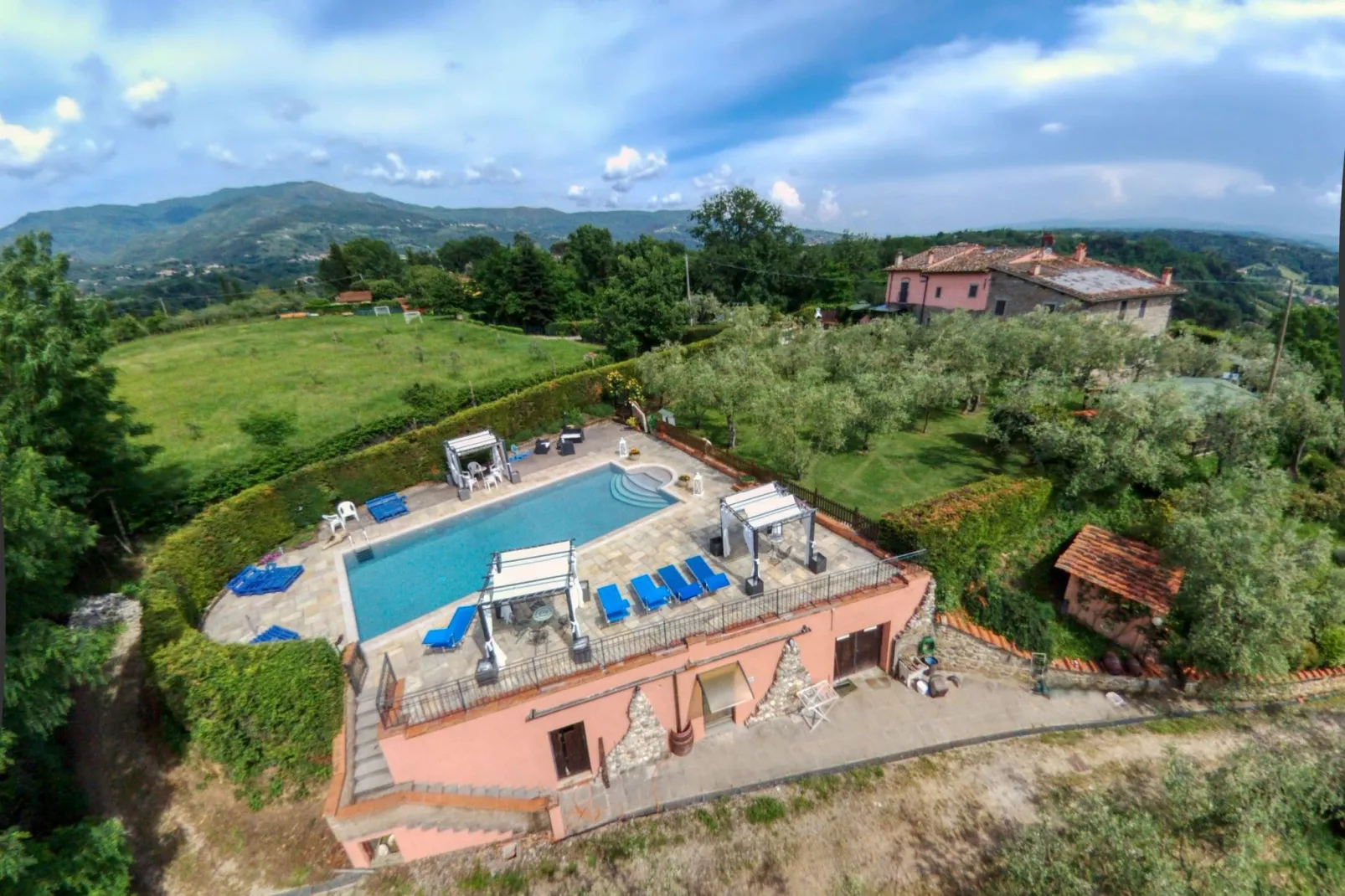 Le Balze-Exterior summer