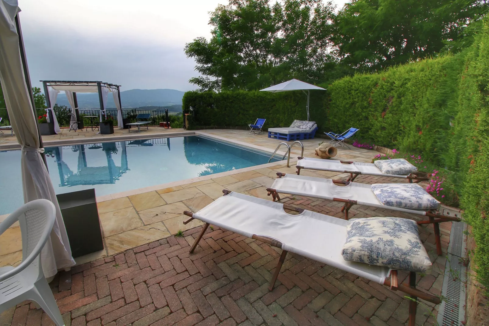 Le Balze-Pool