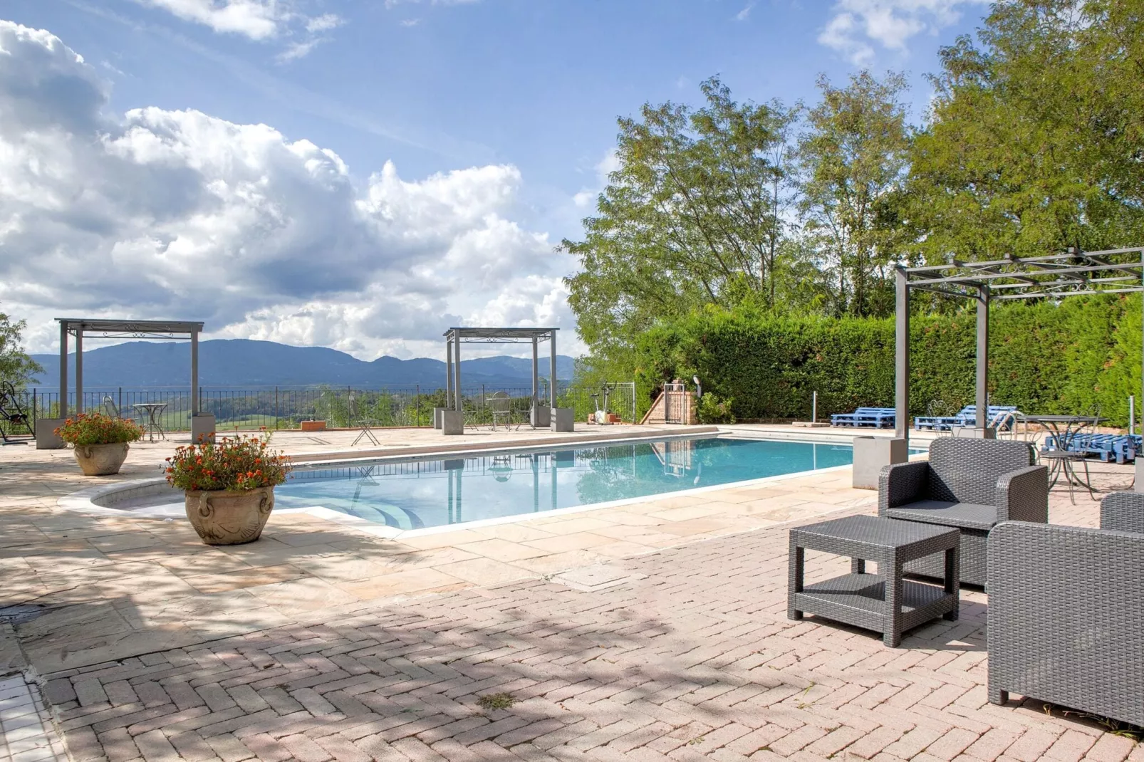 La Perla-Pool