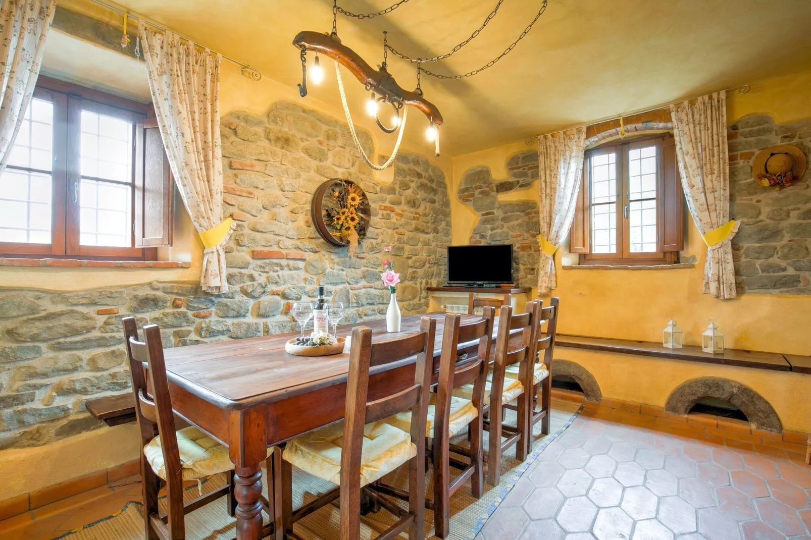 La Perla-Dining room