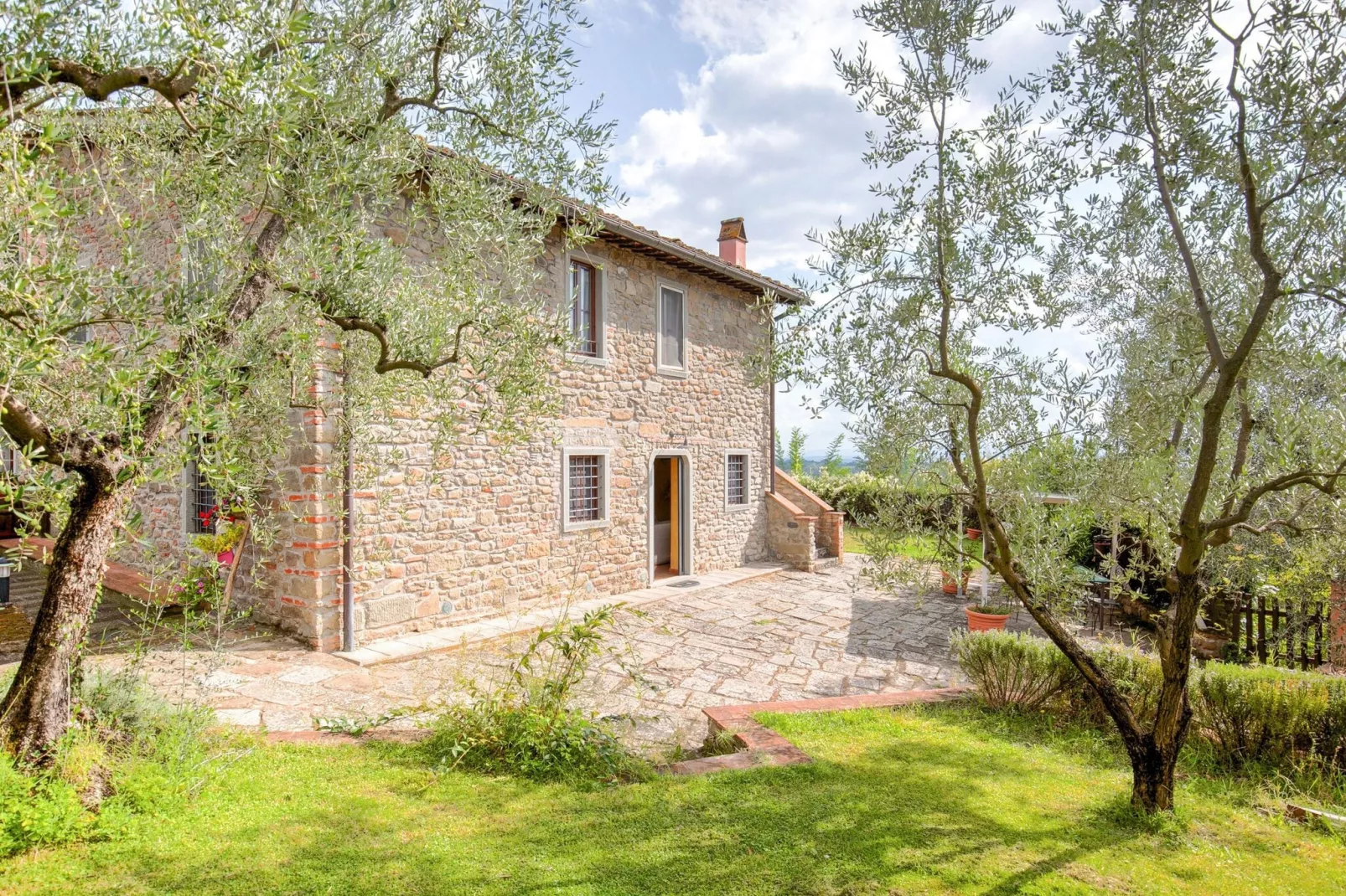 La Perla-Exterior summer