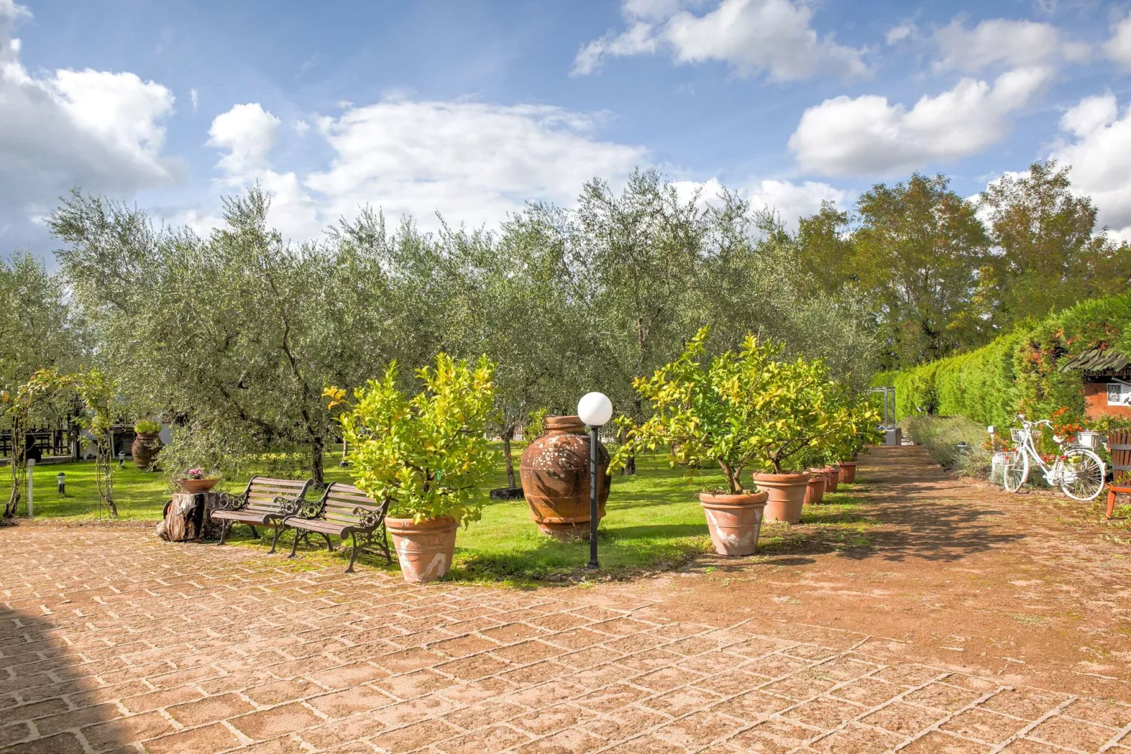 La Perla-Gardens summer