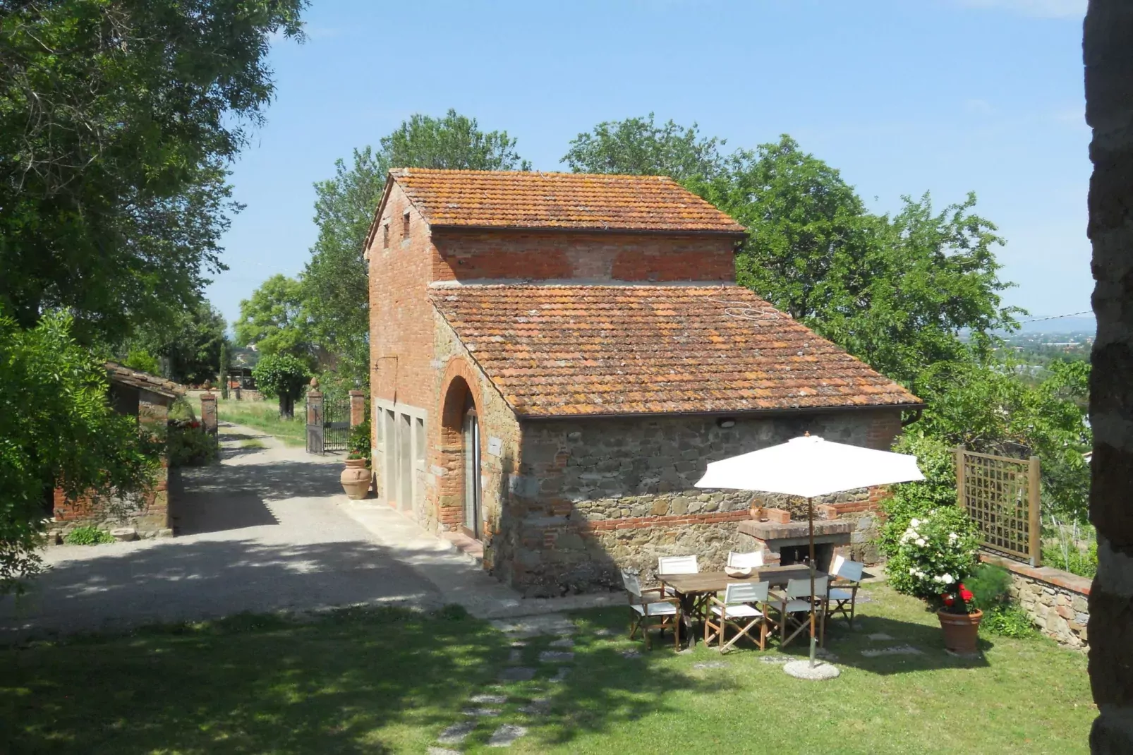 Poggiolino-Exterior summer