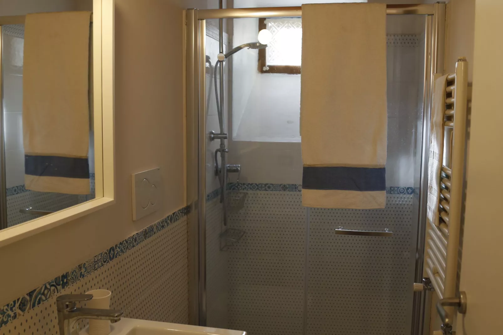 Poggiolino-Bathroom