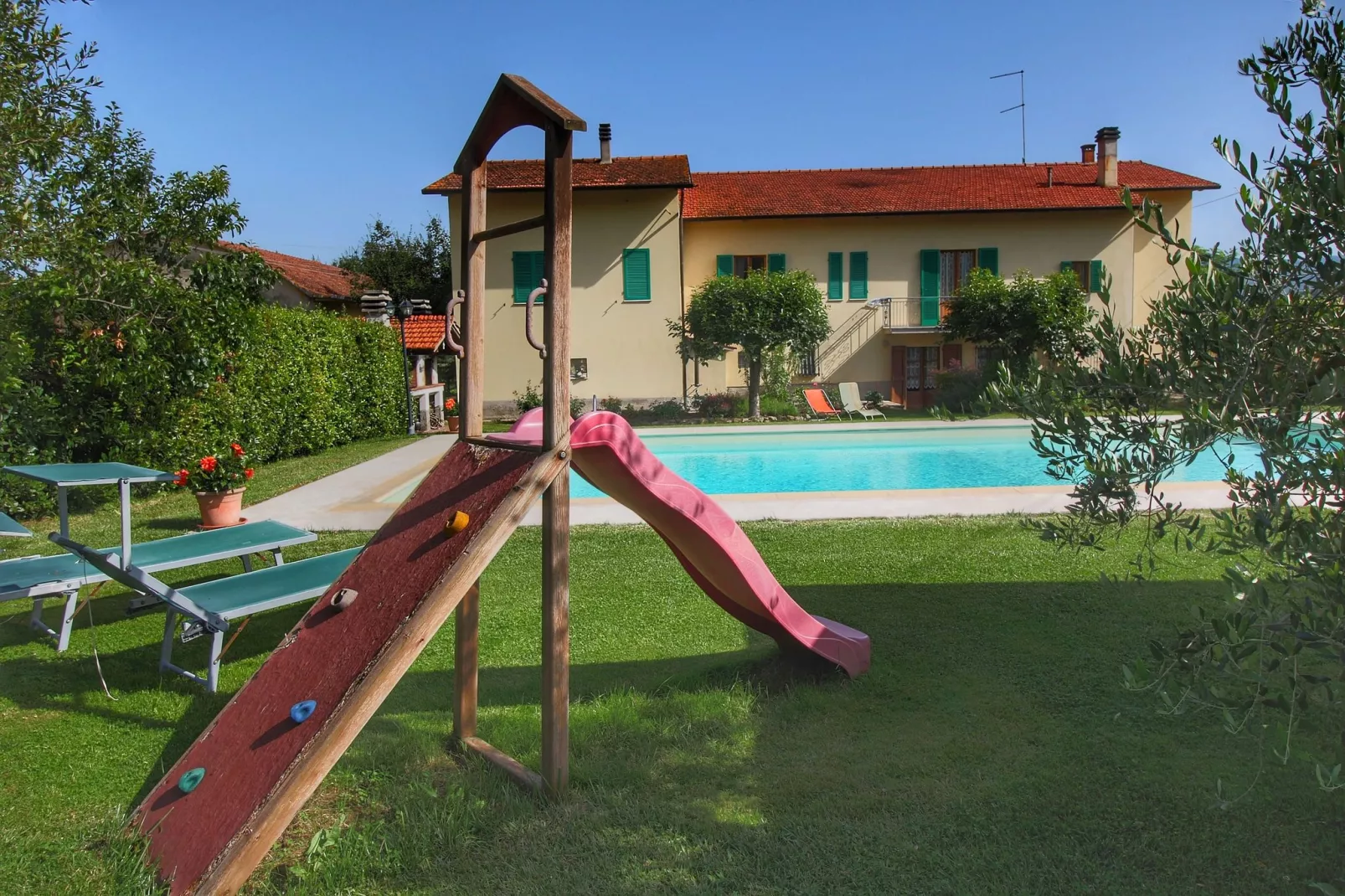 Montecchio-Exterior summer