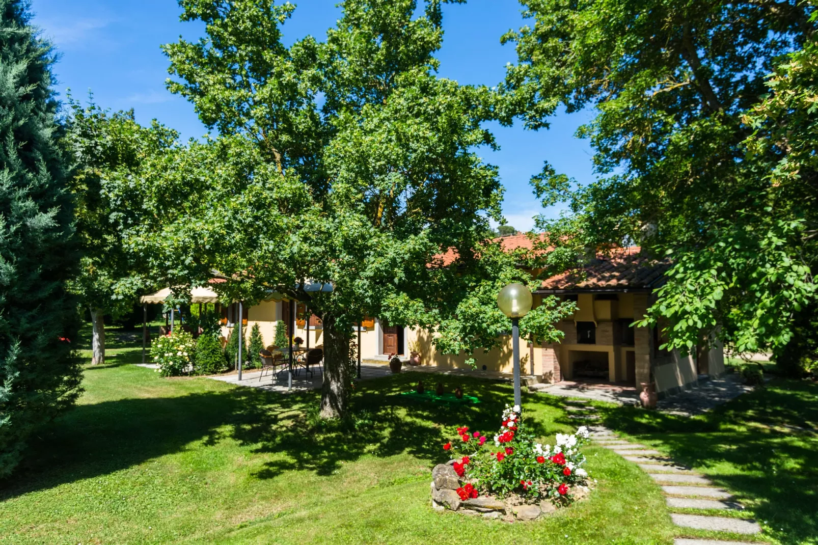 Villa Fiorentino-Exterior summer