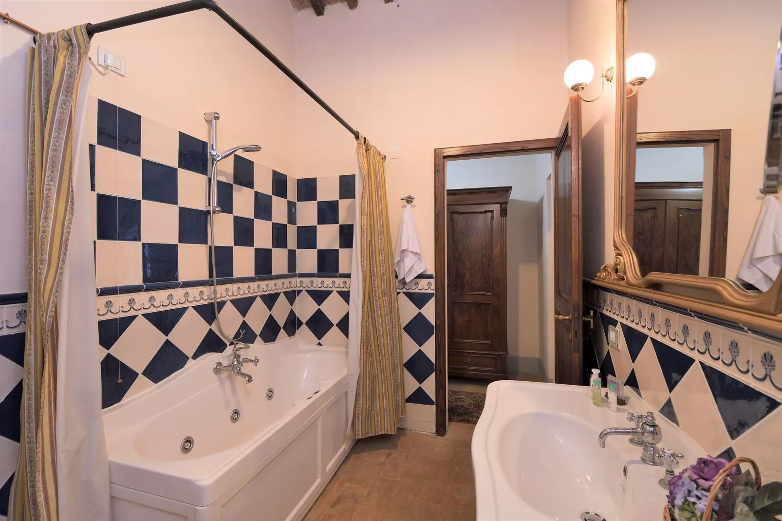 Michelangelo-Bathroom