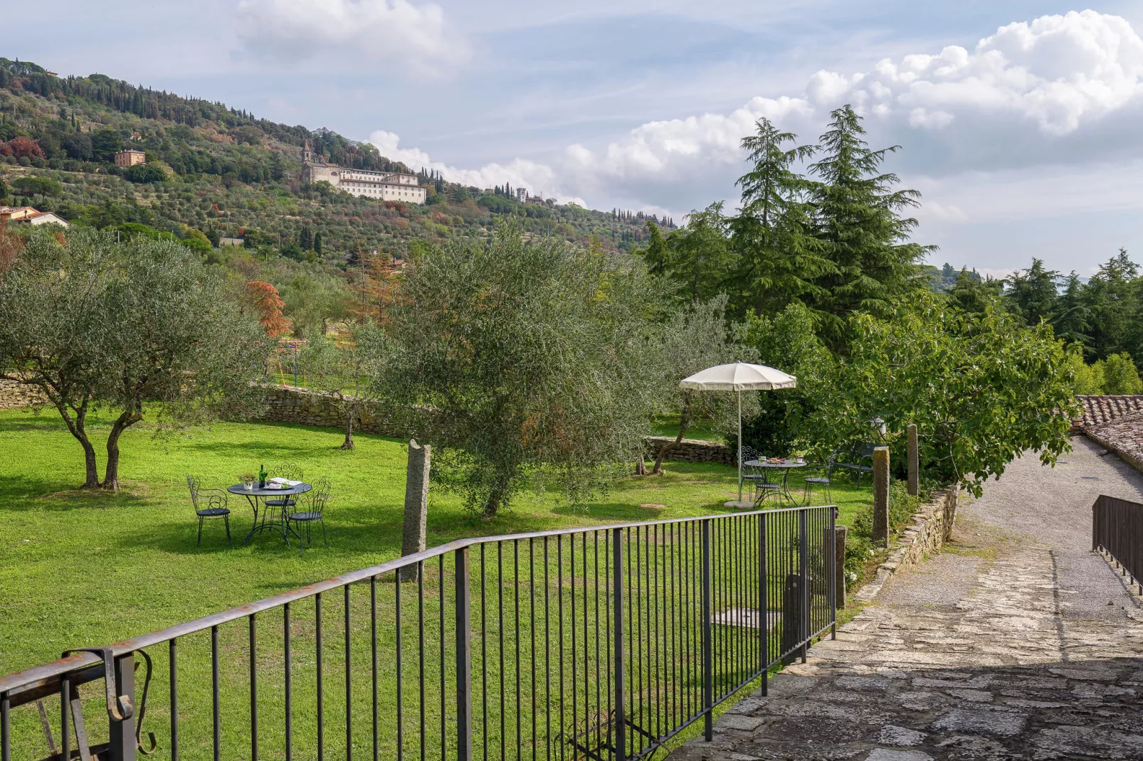 Fontocchio Diciassette-Gardens summer