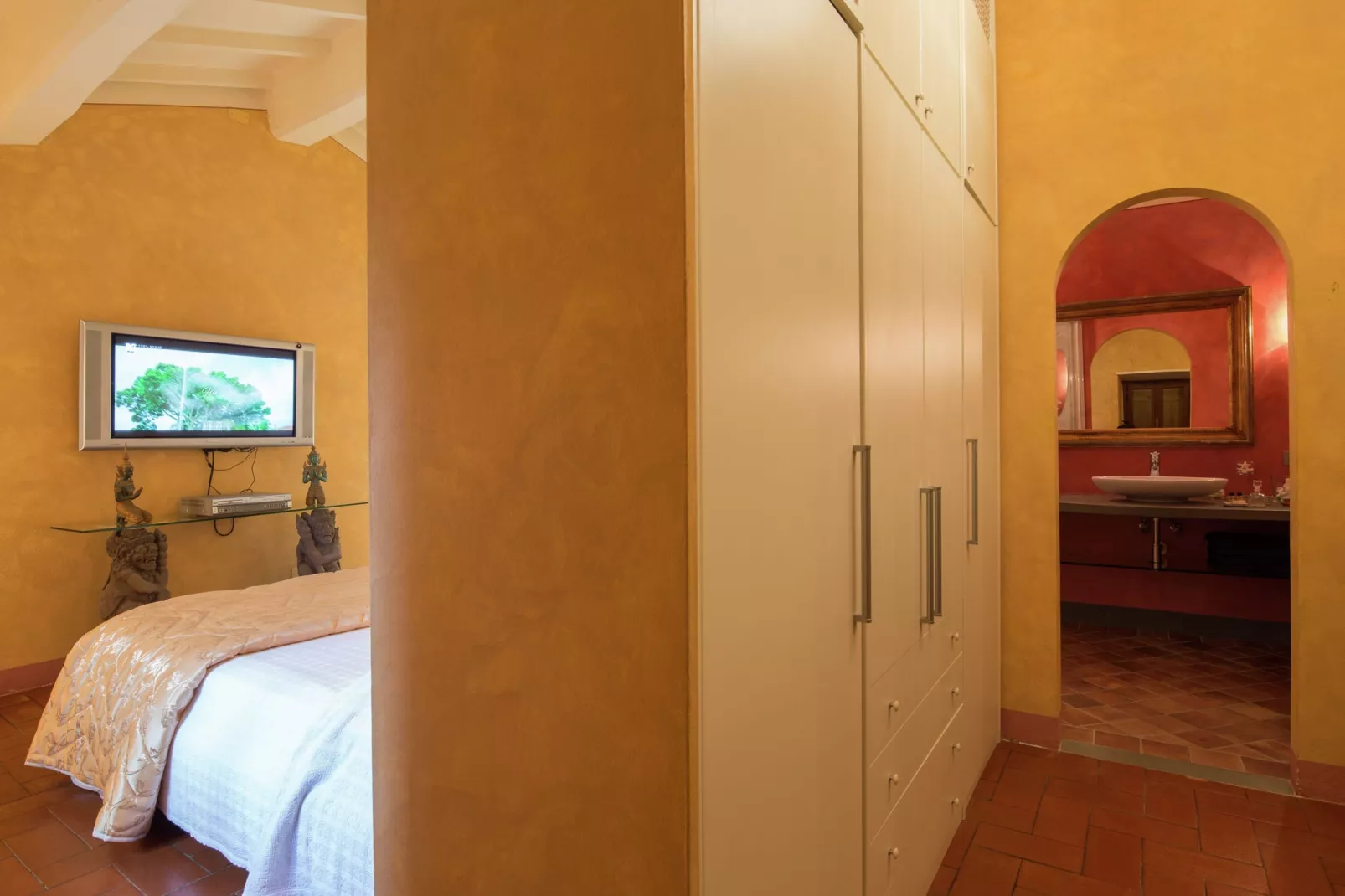Alma-Bedroom
