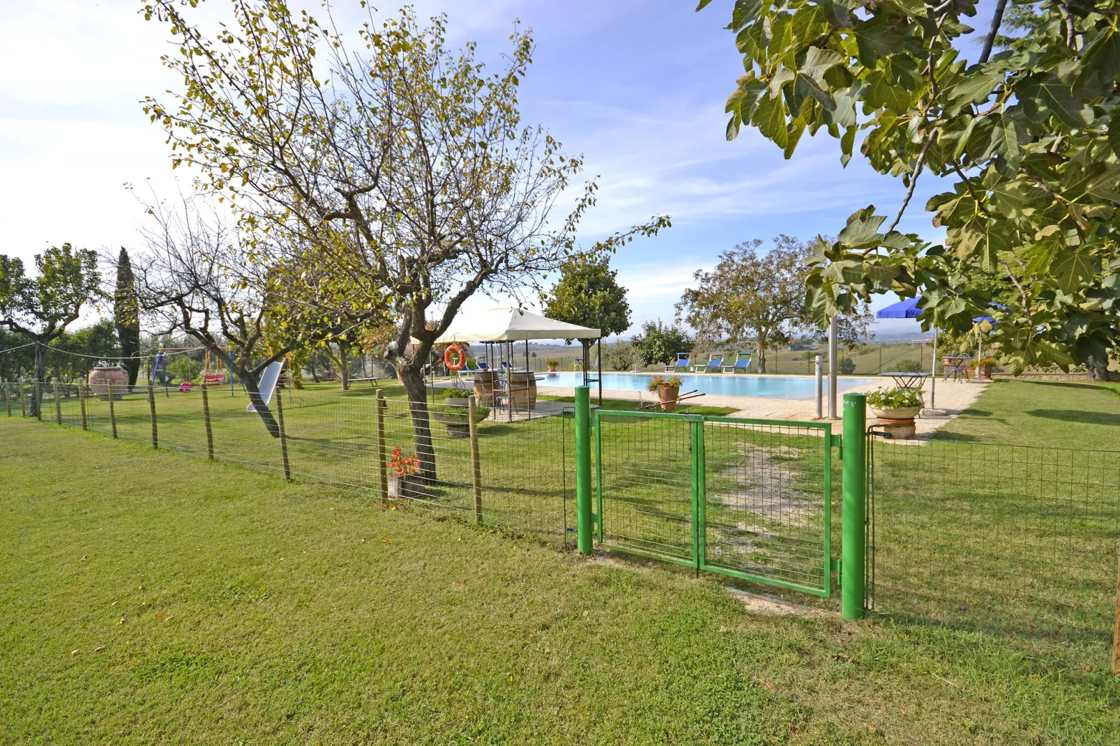 Casale  Valdichiana-Gardens summer