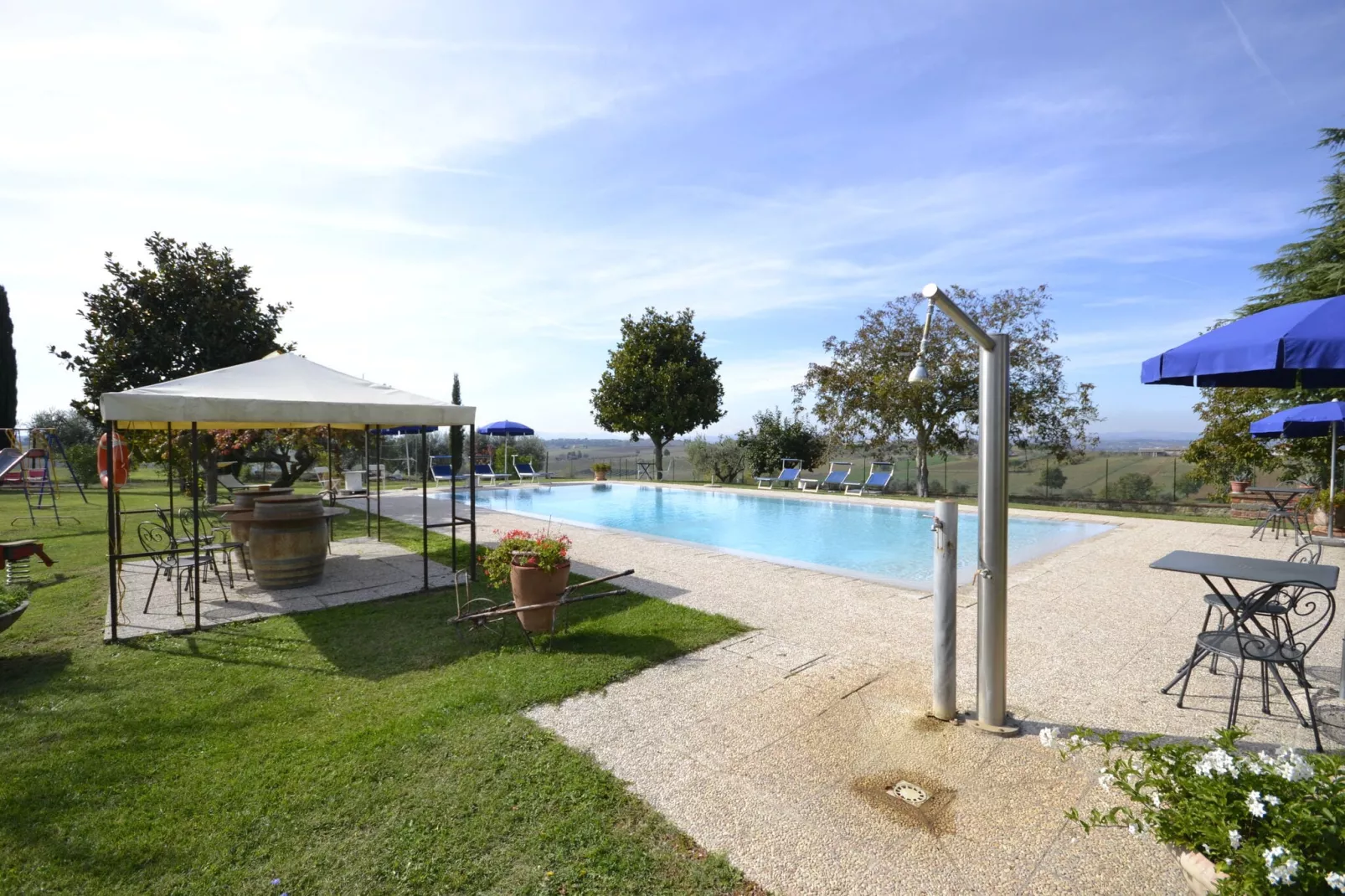 Casale  Valdichiana-Gardens summer