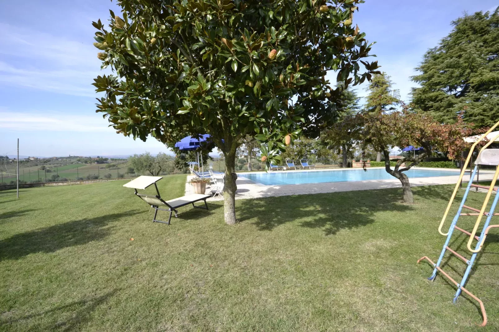 Casale  Valdichiana-Gardens summer