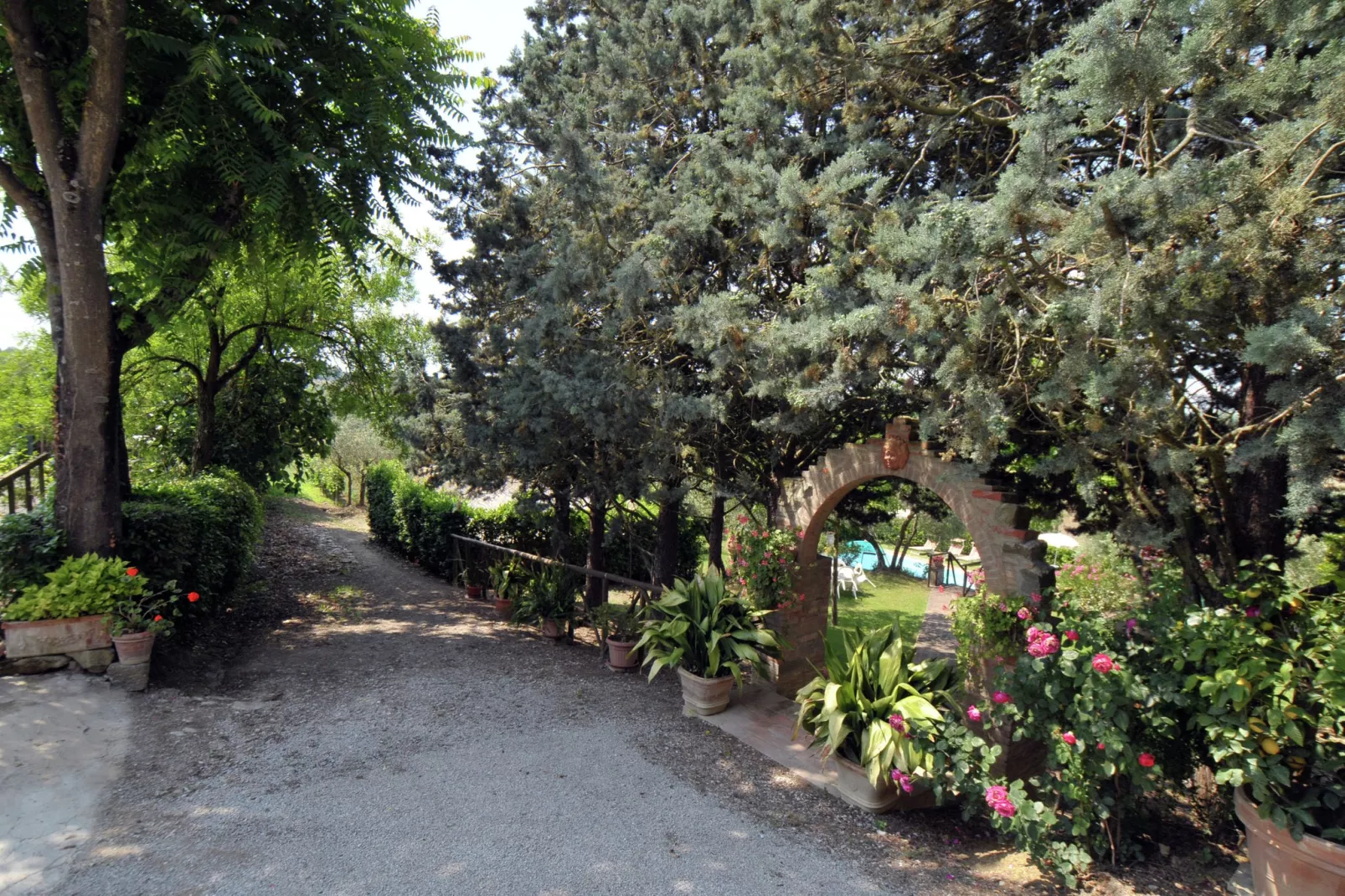 Casale le Capanne-Gardens in summer