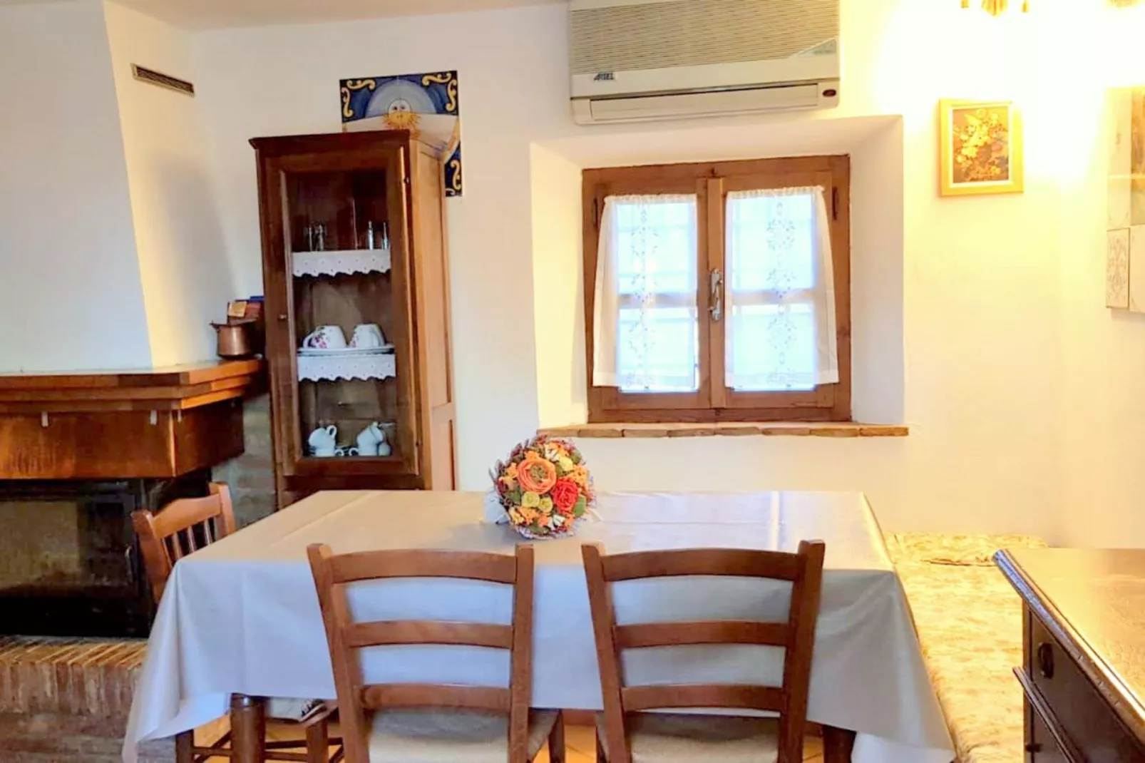 Casa Le Meridiane-Dining room