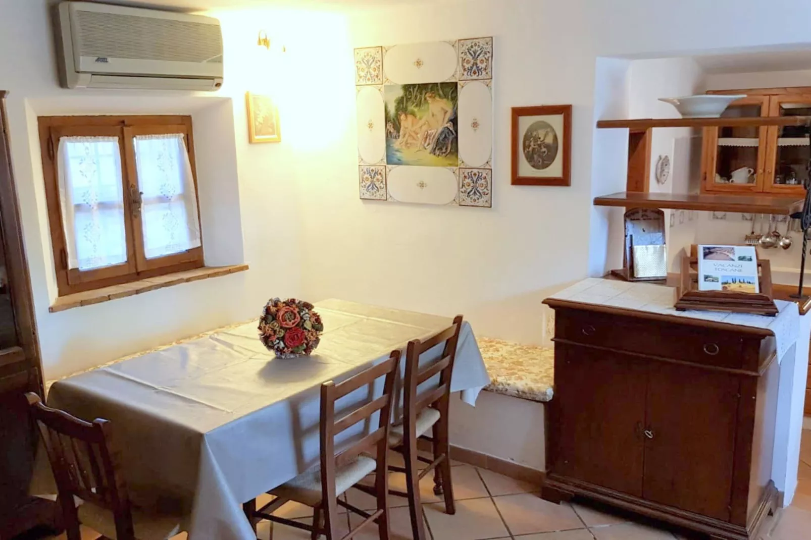 Casa Le Meridiane-Dining room