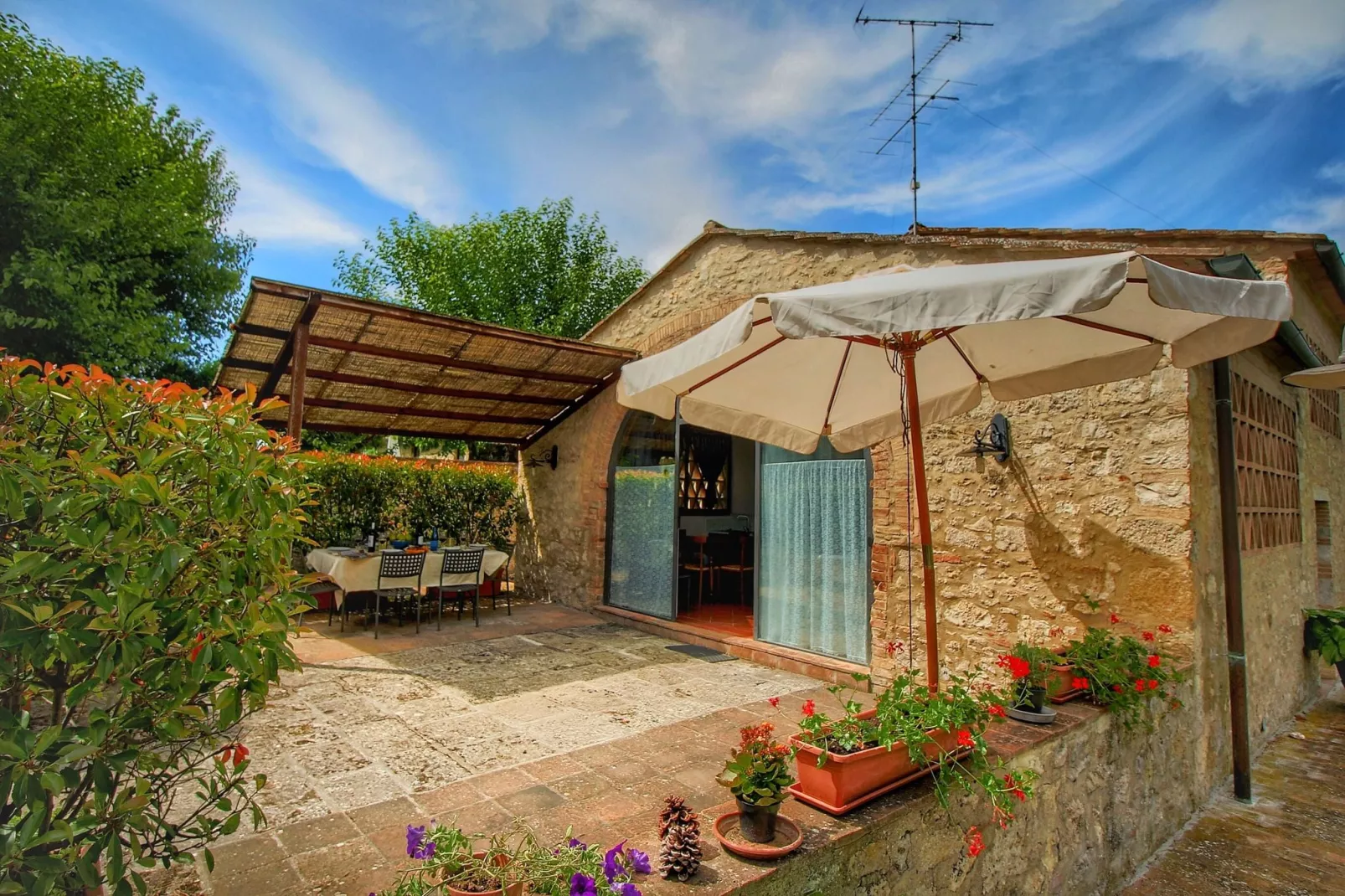 Fienile-Exterior in summer