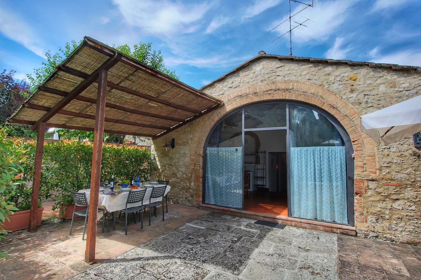 Fienile-Exterior in summer