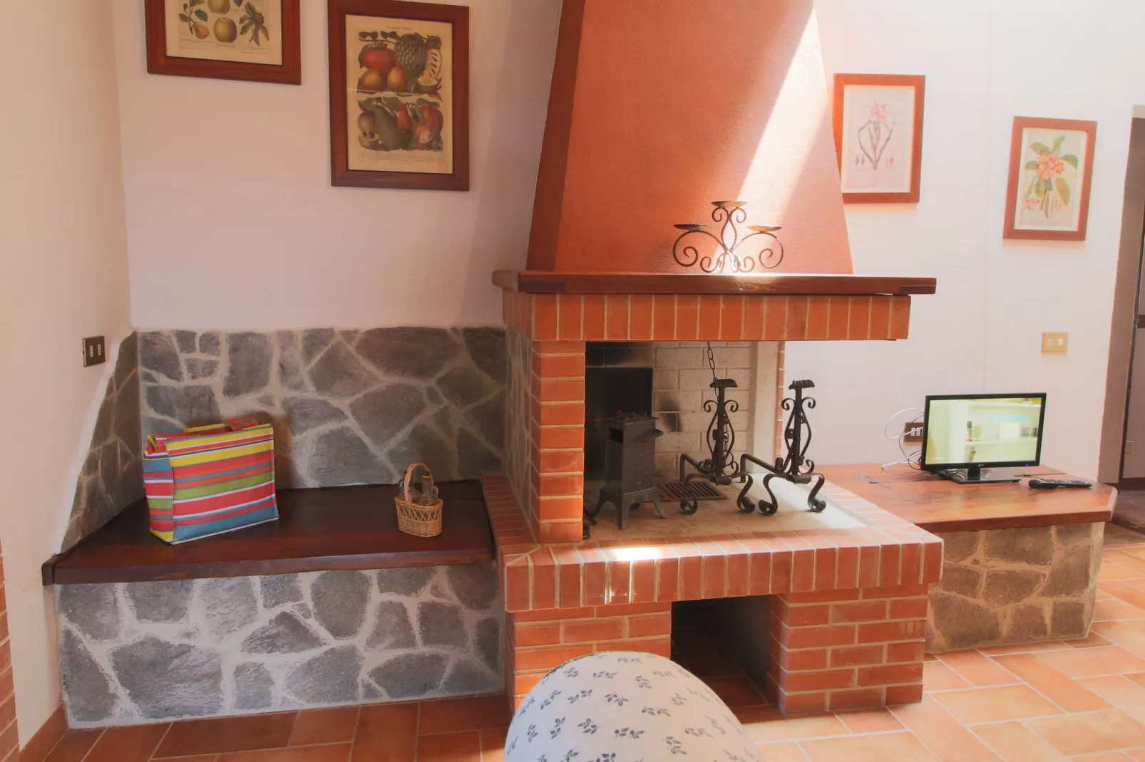 Arbia-Living room