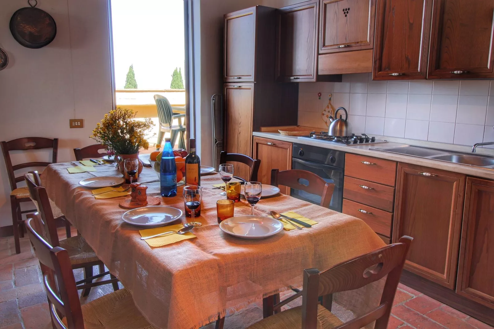 Arbia-Dining room