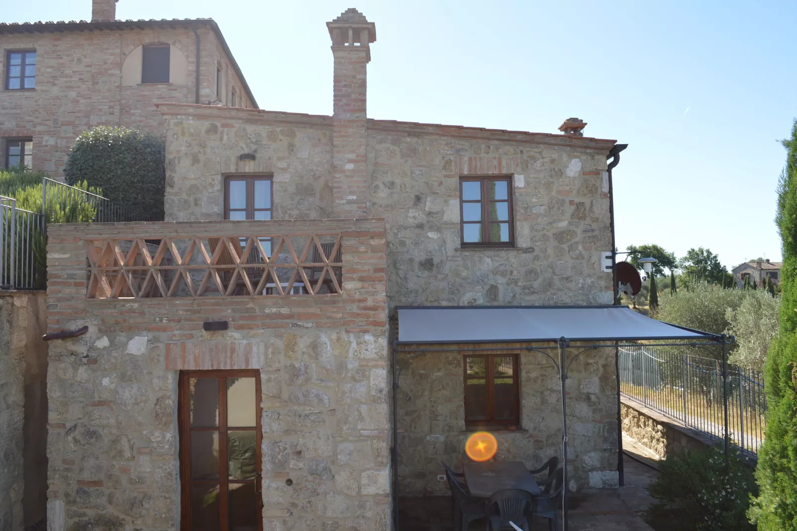 Garbo-Exterior summer