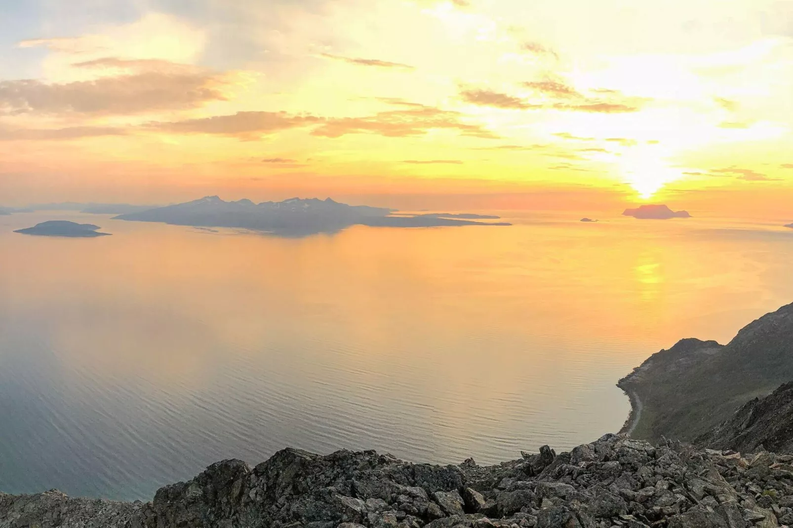 Seaside Retreat in Lyngen-By Traum-Not tagged