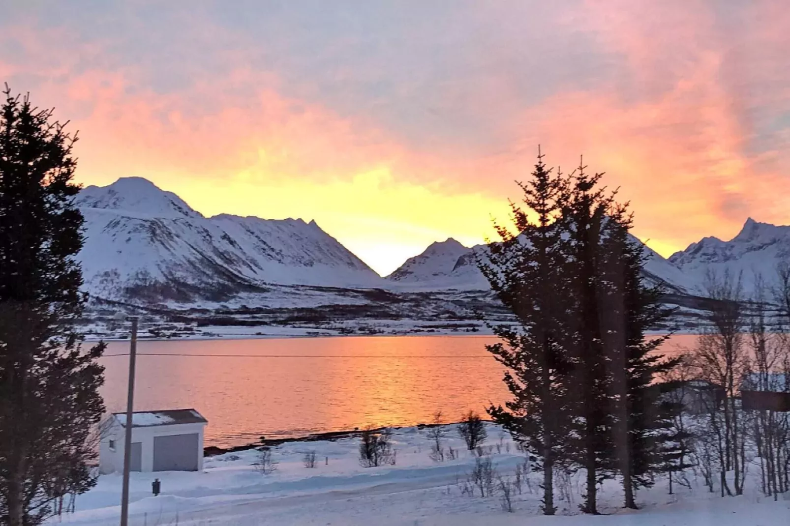Seaside Retreat in Lyngen-By Traum-Not tagged