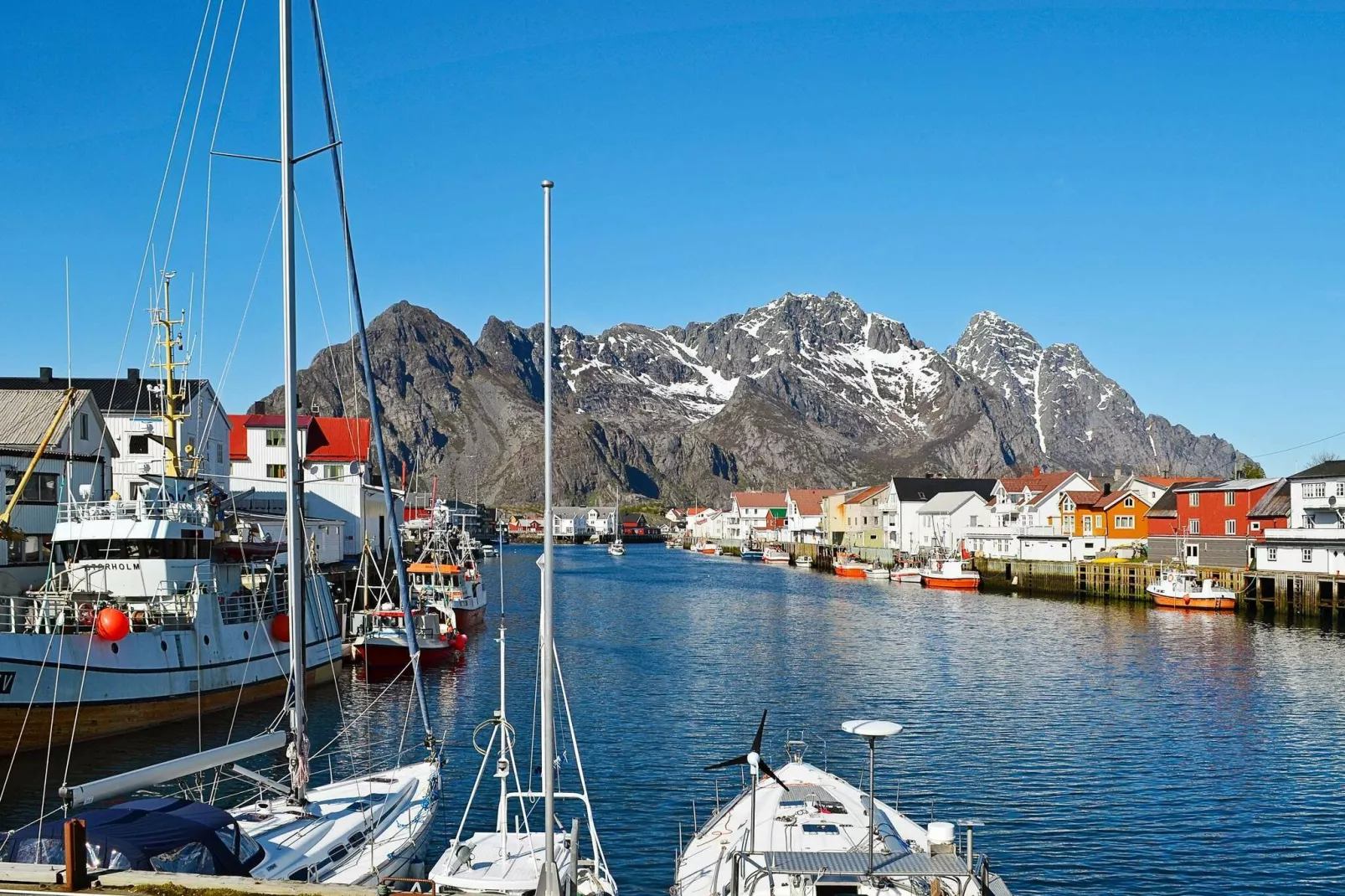 3 person holiday home in Henningsvær-By Traum