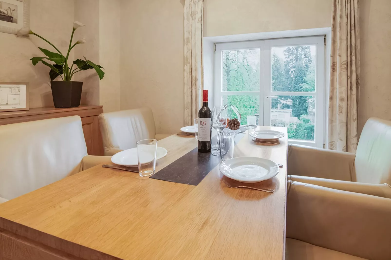 Apartment 6-Dining room