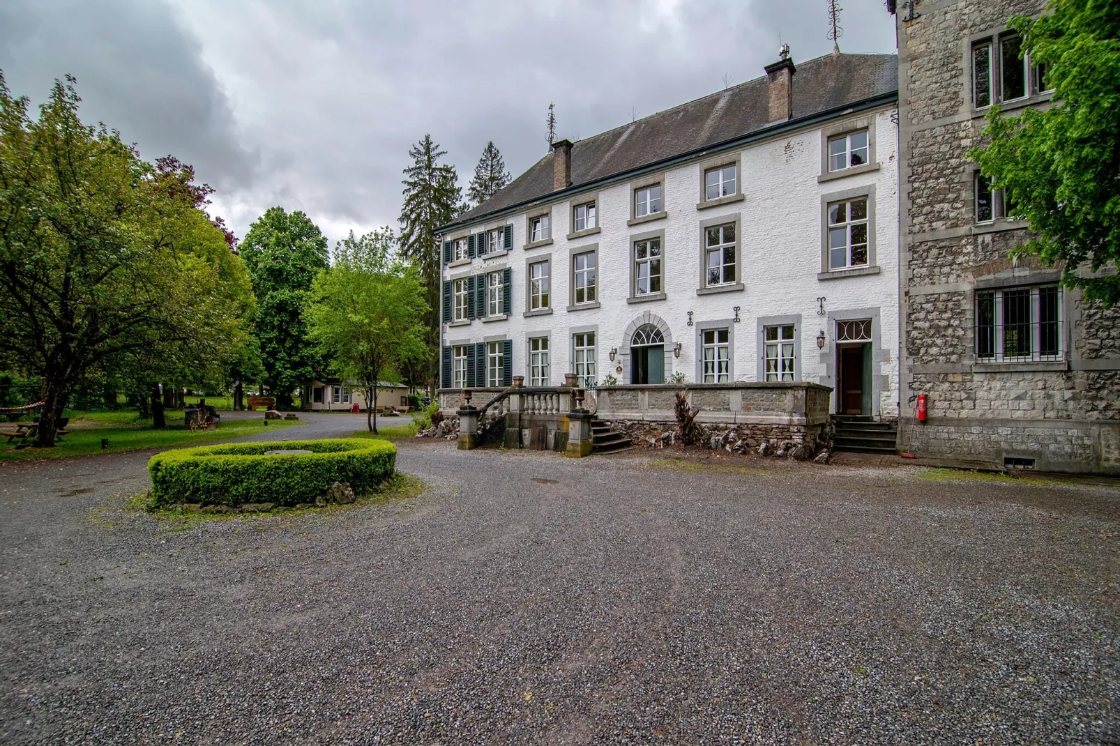 Appartement voor zes Domain Château Dieupart-Exterior summer