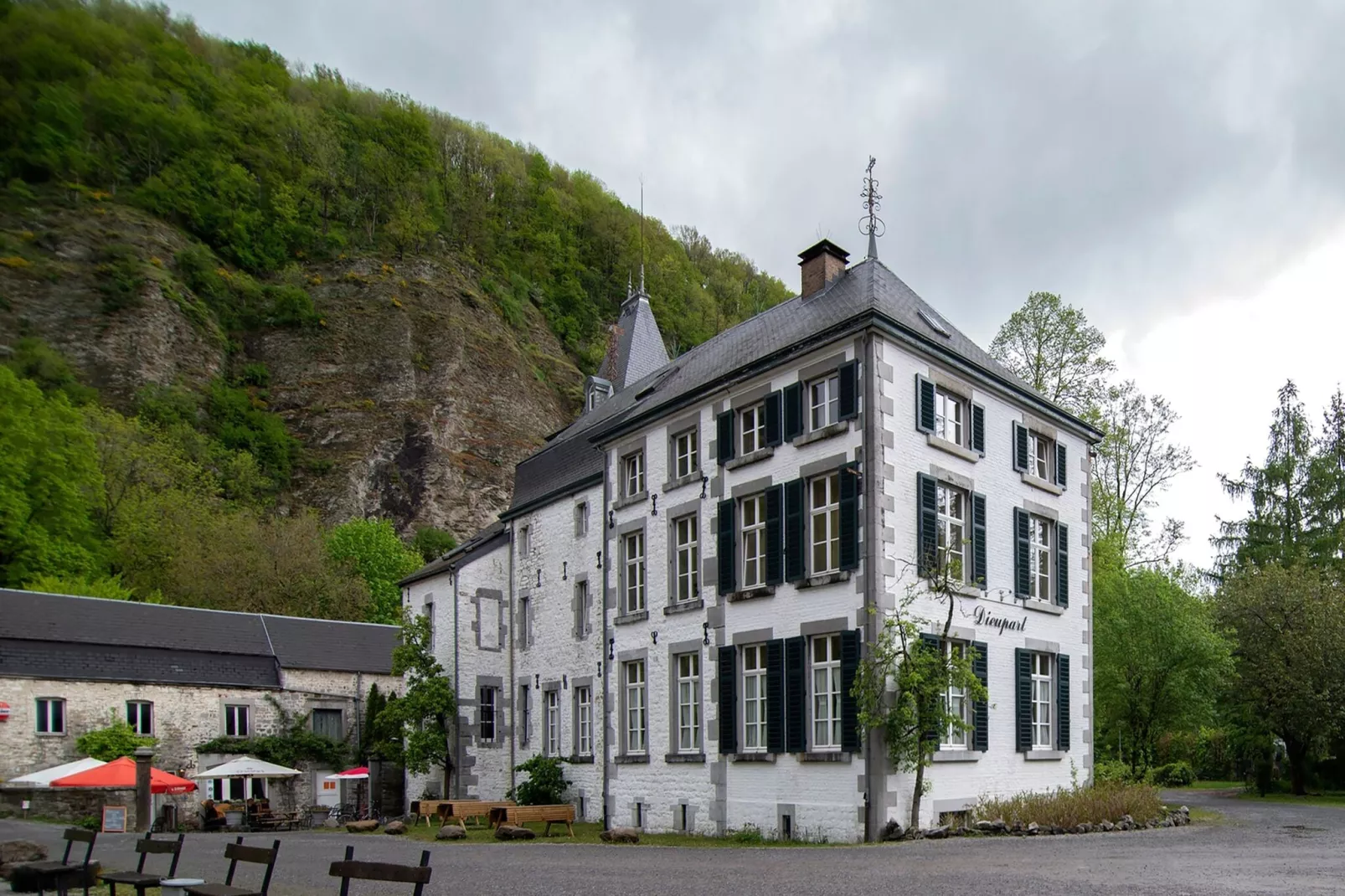 Appartement voor zes Domain Château Dieupart-Exterior summer
