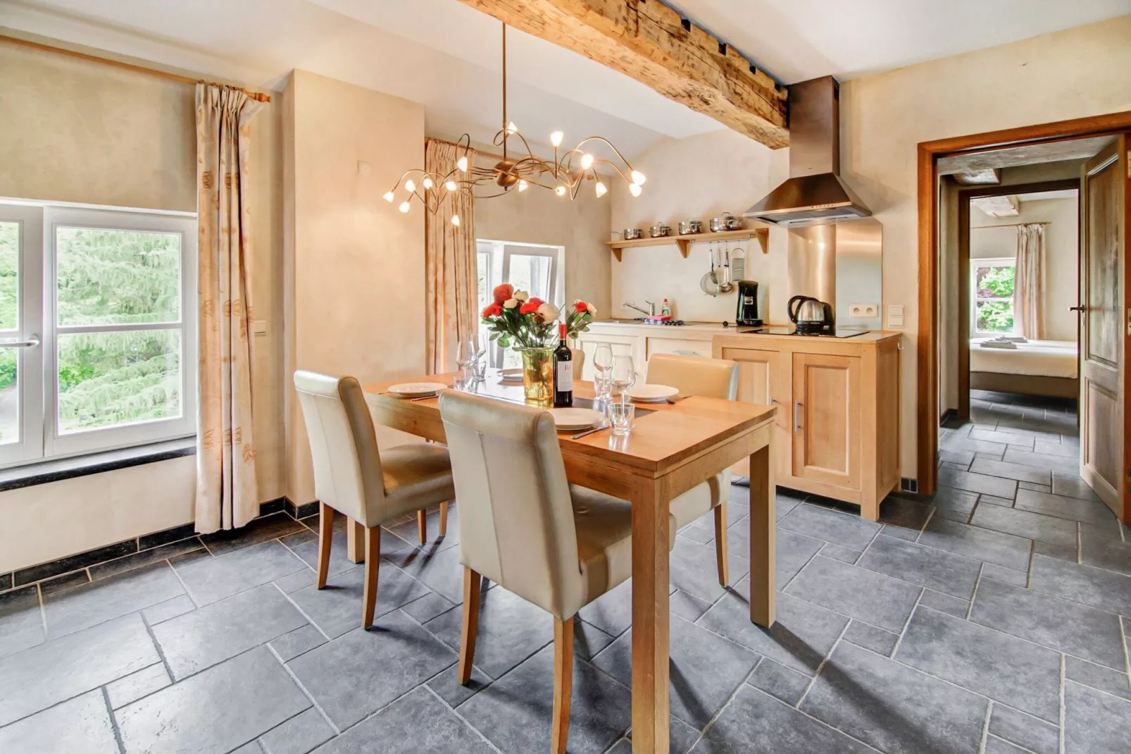 Appartement voor zes Domaine Château Dieupart-Salle à manger