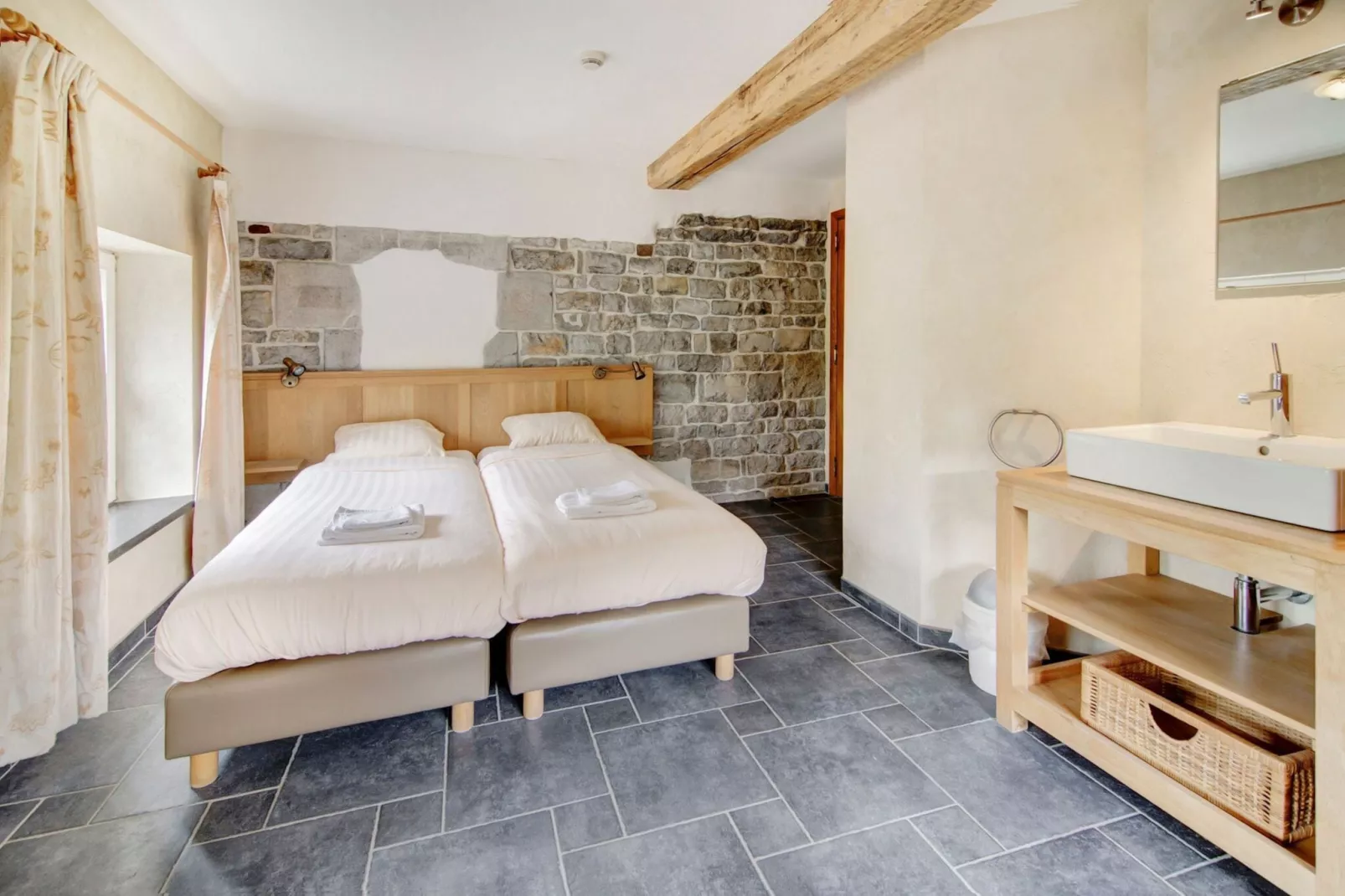 Appartement voor zes Domaine Château Dieupart-Chambre