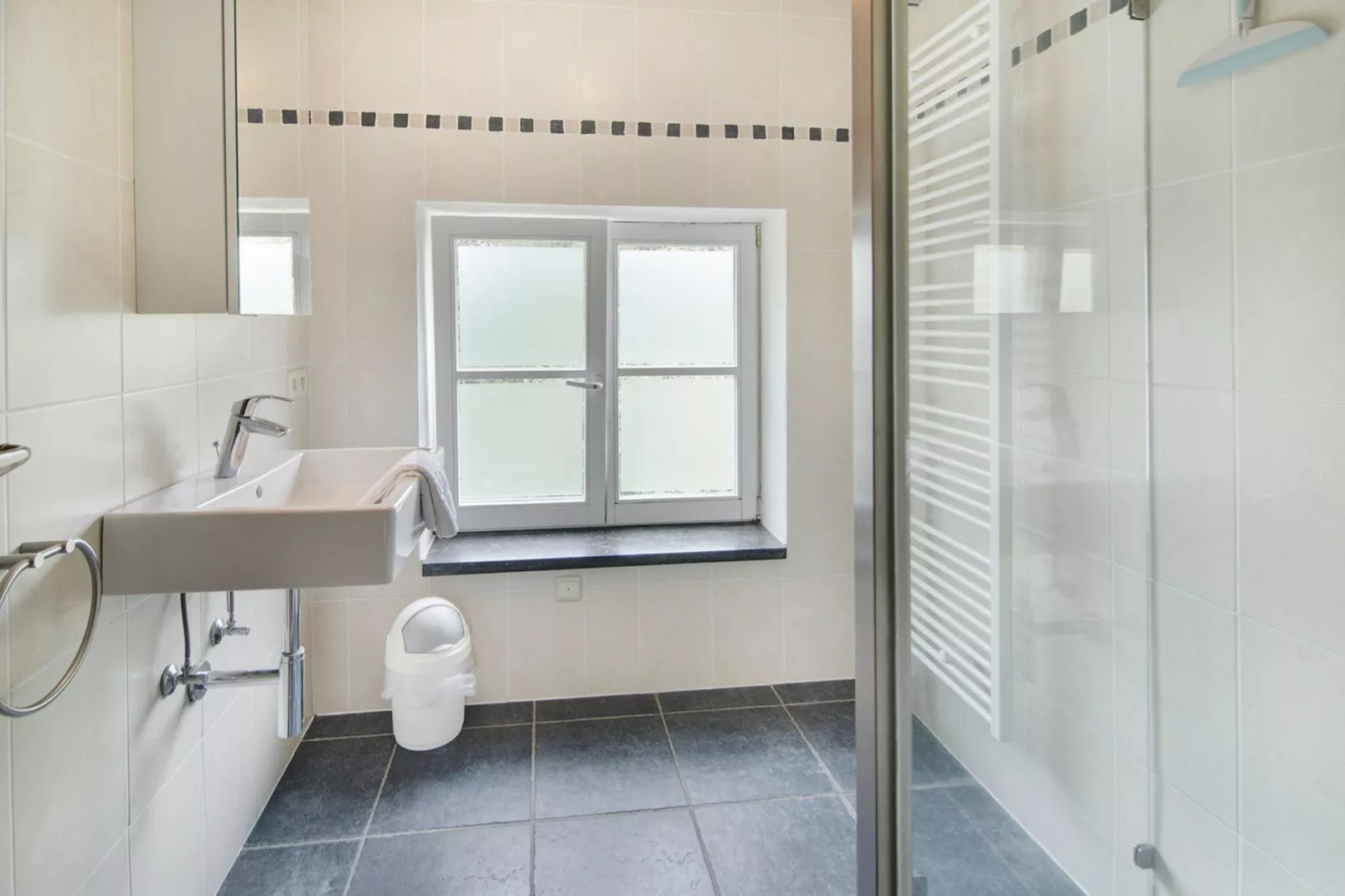 Appartement voor zes Domaine Château Dieupart-Salle de bain