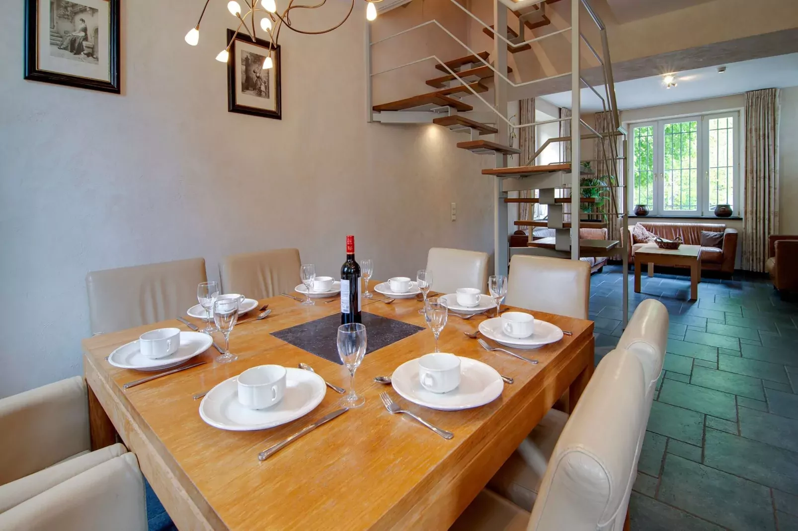 Torenwoning voor acht Domaine Château Dieupart-Salle à manger