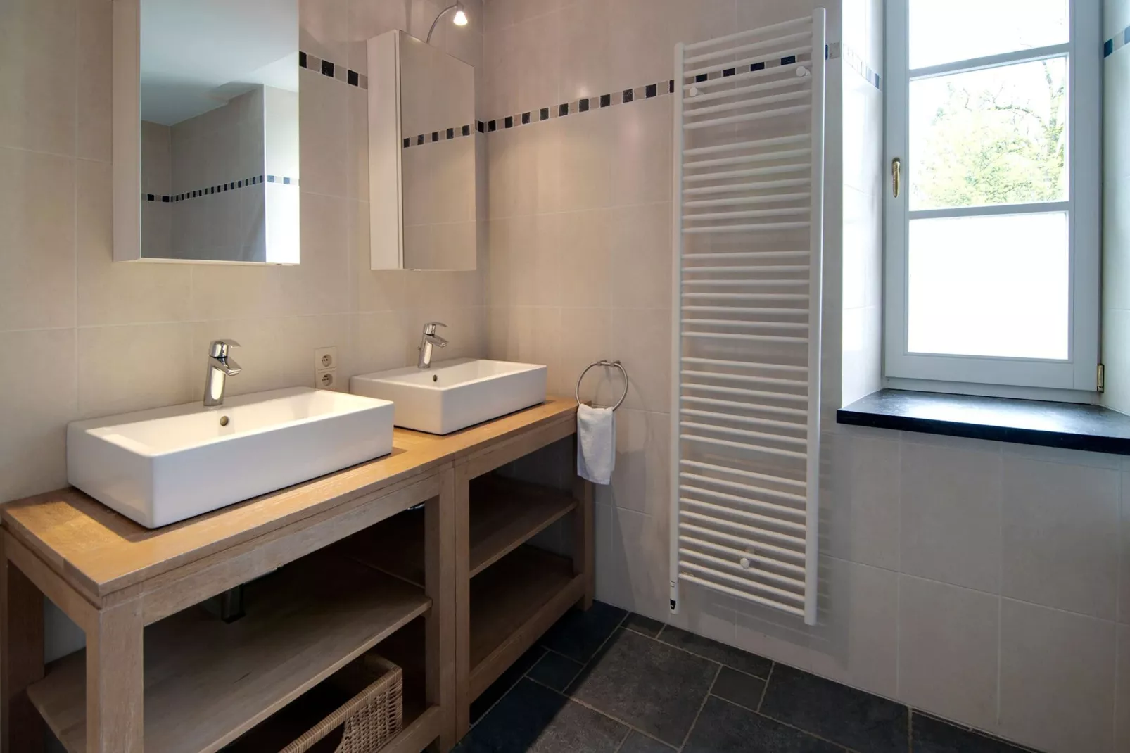 Torenwoning voor acht Domaine Château Dieupart-Salle de bain