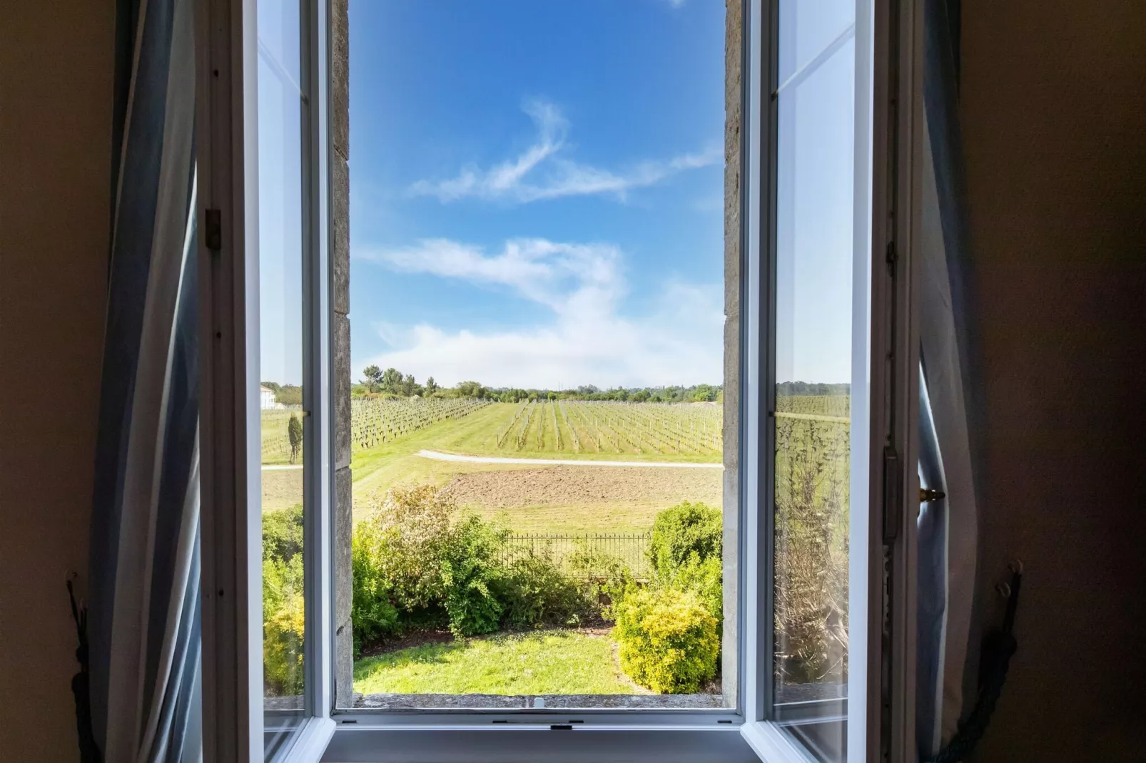 Château la Baronnerie-View summer