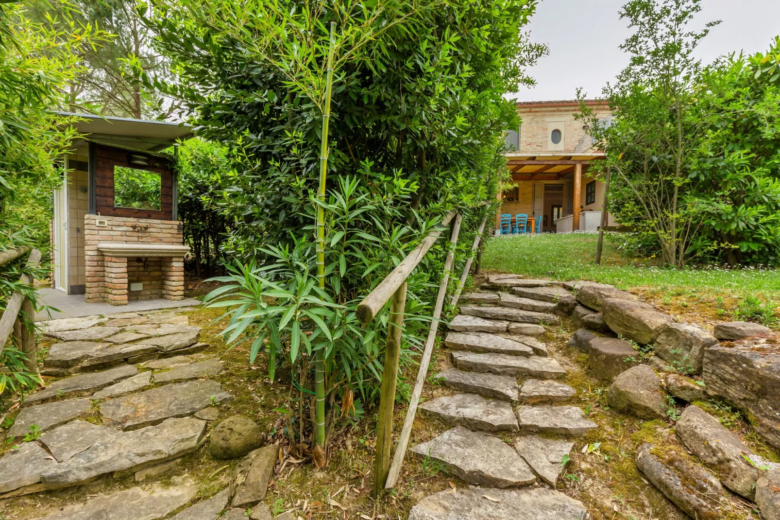 Cottage Della Musica-Gardens in summer